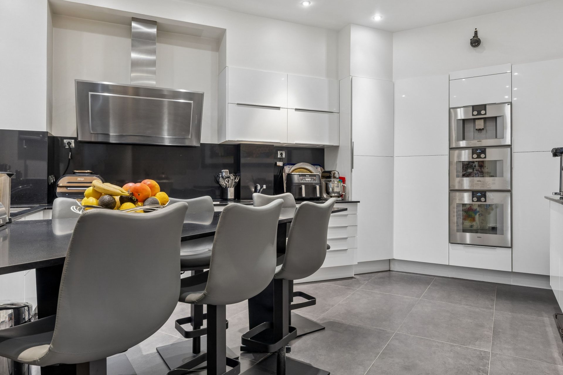luxury apartment 7 Rooms for sale on PARIS (75017)