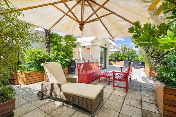 Sale Luxury apartment Neuilly-sur-Seine 5&nbsp;Rooms 134&nbsp;m²