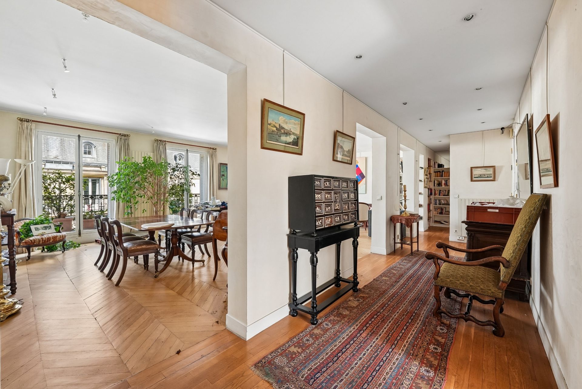 luxury apartment 5 Rooms for sale on PARIS (75008)
