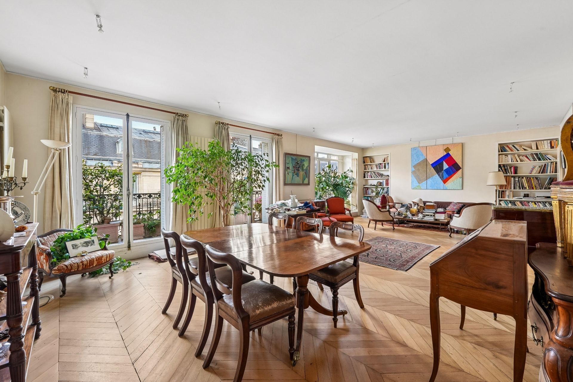 luxury apartment 5 Rooms for sale on PARIS (75008)
