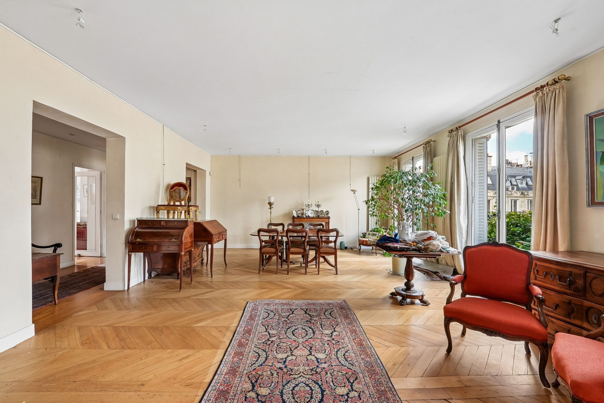 luxury apartment 5 Rooms for sale on PARIS (75008)