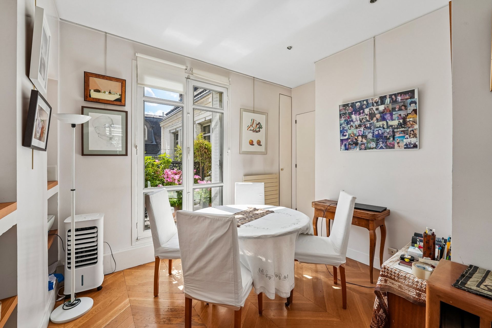 luxury apartment 5 Rooms for sale on PARIS (75008)
