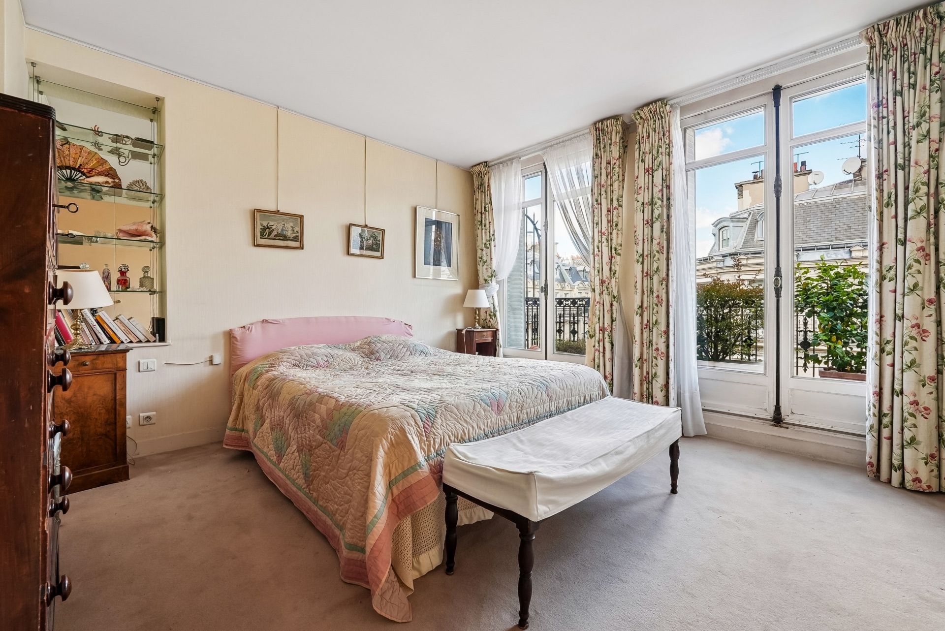 luxury apartment 5 Rooms for sale on PARIS (75008)