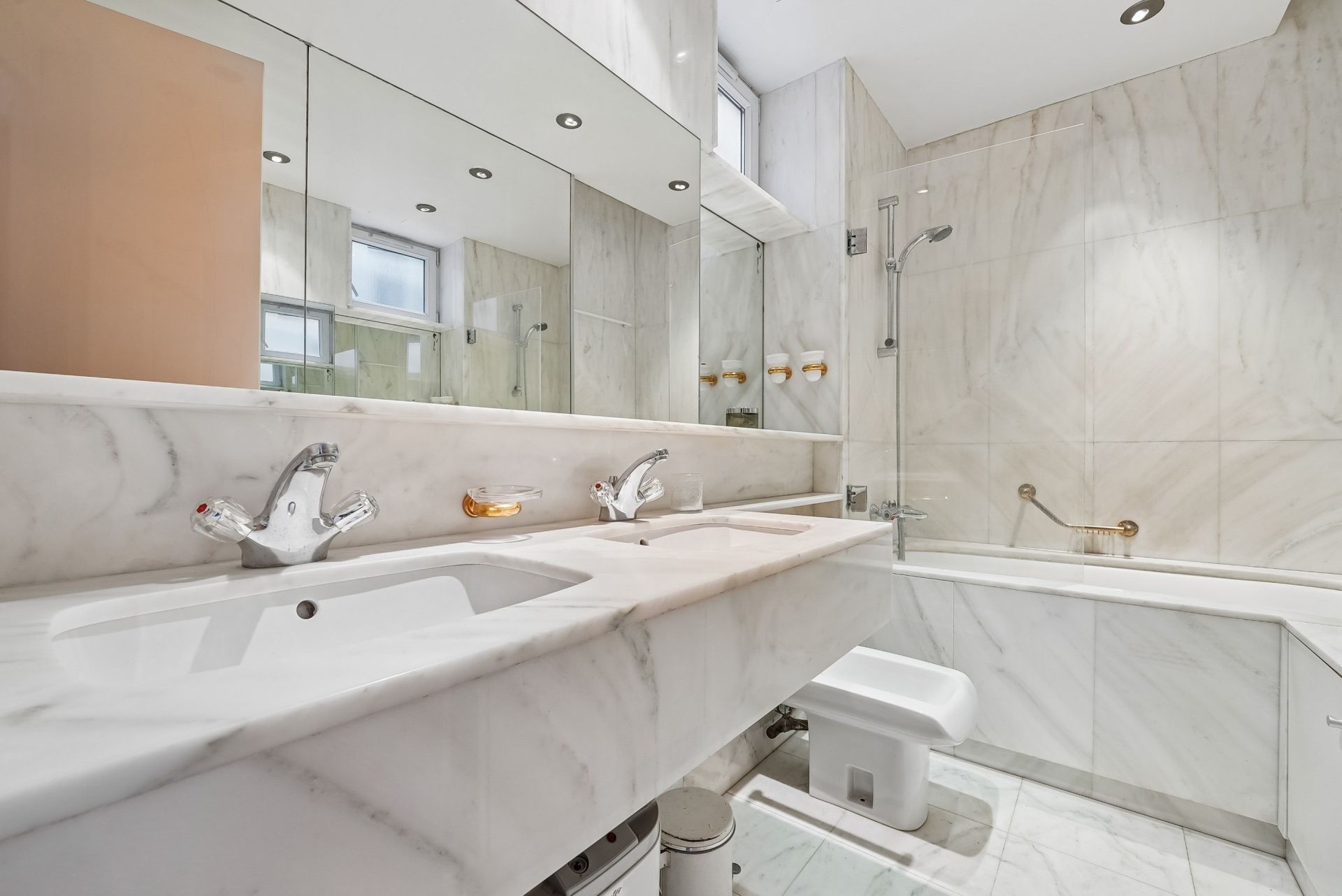 luxury apartment 5 Rooms for sale on PARIS (75008)