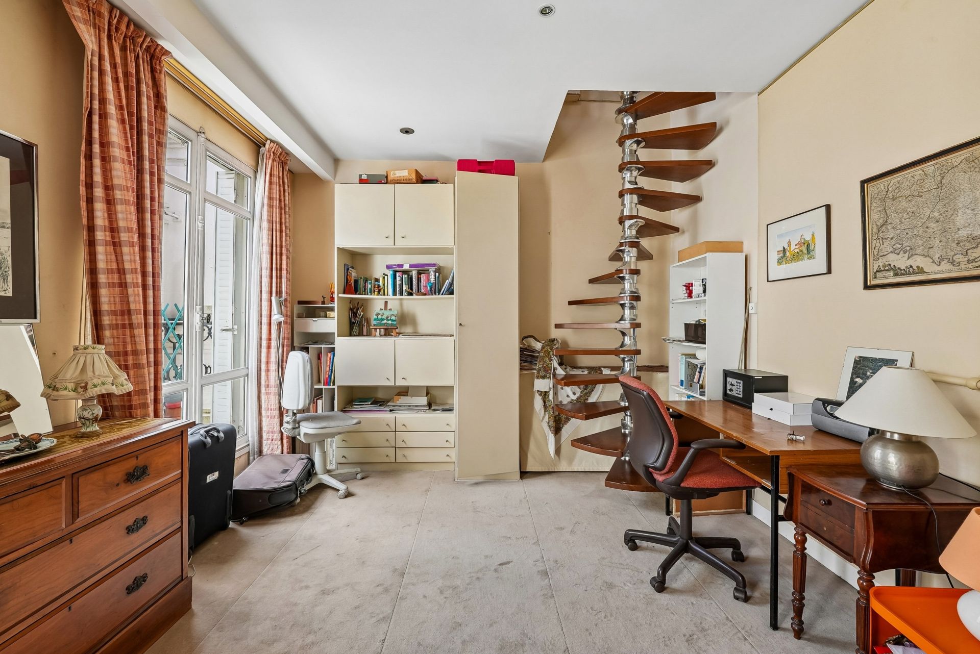 luxury apartment 5 Rooms for sale on PARIS (75008)
