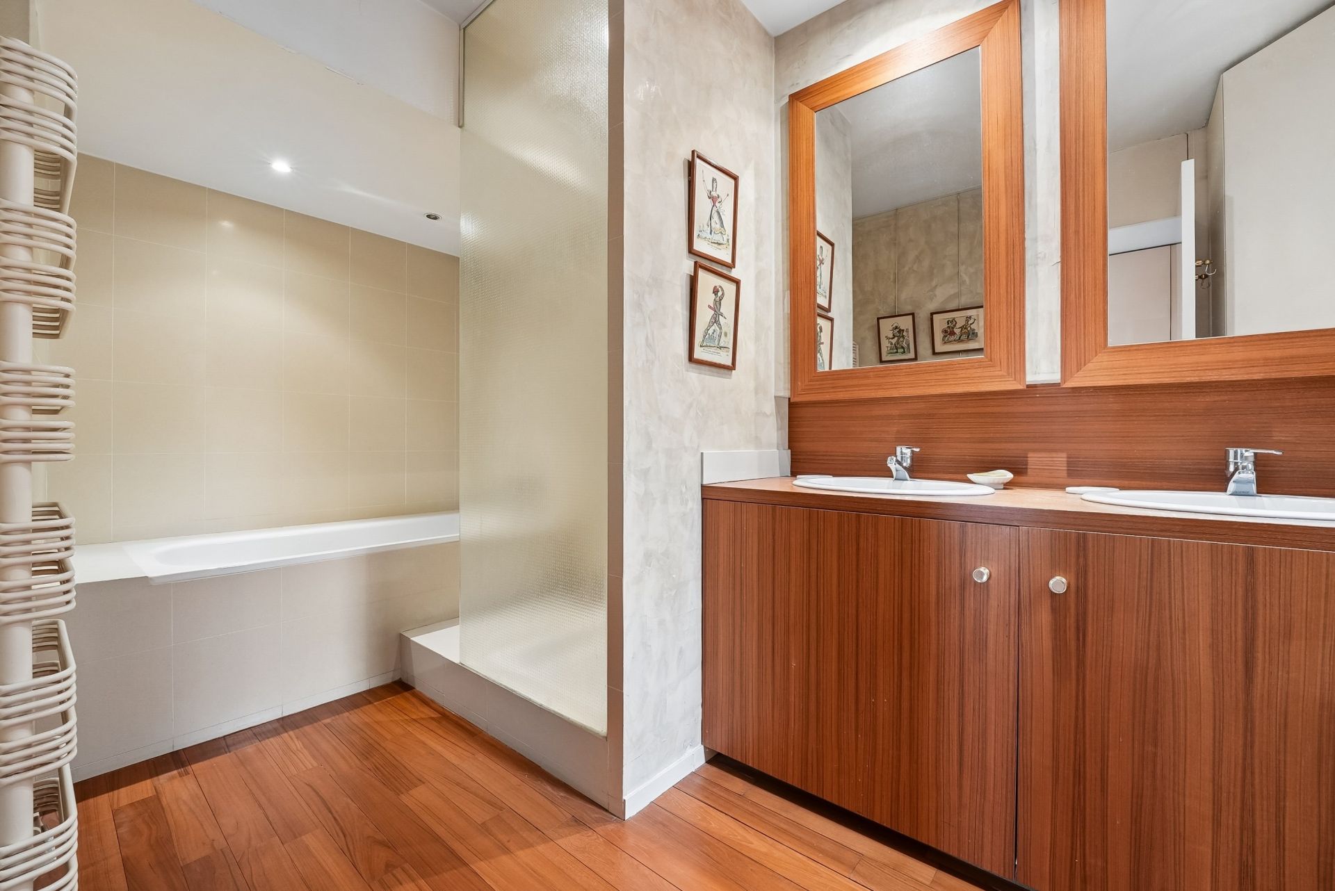 luxury apartment 5 Rooms for sale on PARIS (75008)