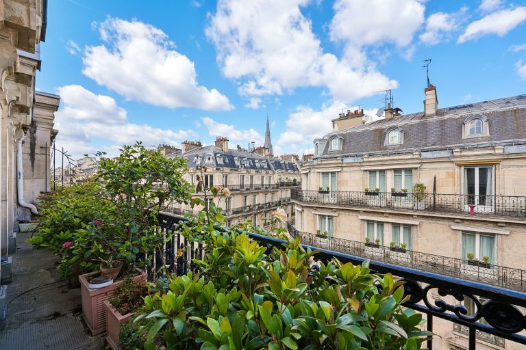 luxury apartment 5 Rooms for sale on PARIS (75008)