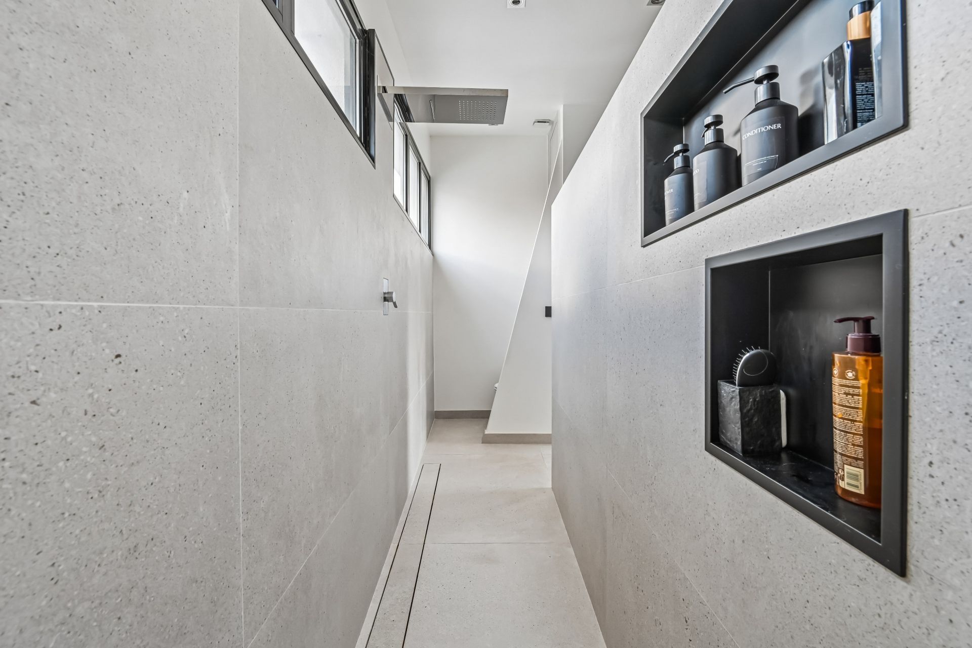contemporary house 6 Rooms for sale on SURESNES (92150)
