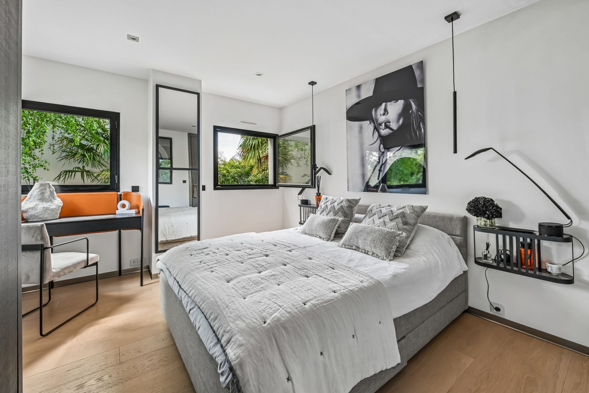 contemporary house 6 Rooms for sale on SURESNES (92150)