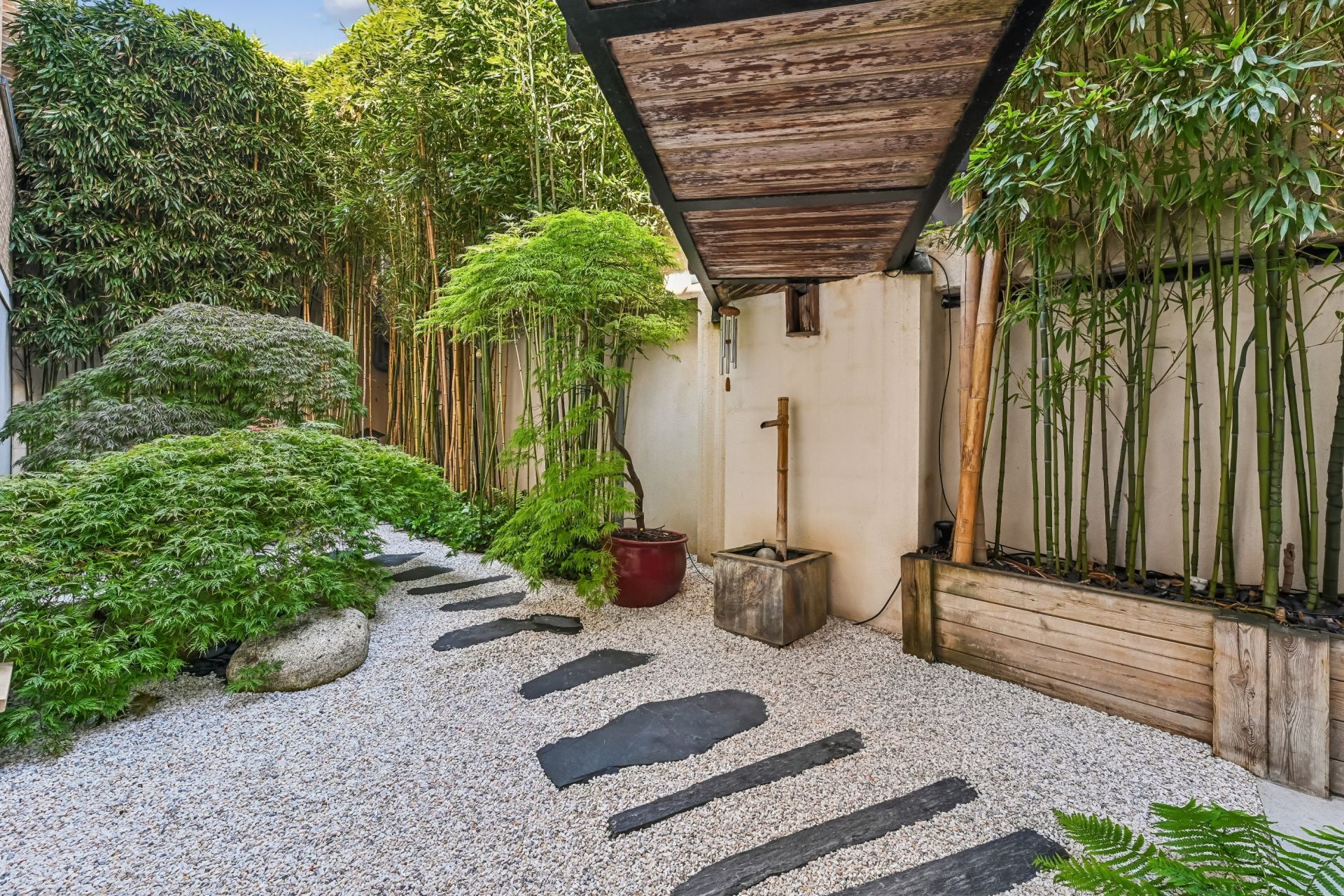 contemporary house 6 Rooms for sale on SURESNES (92150)