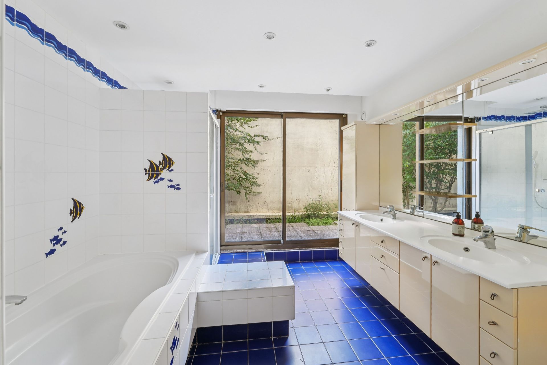 luxury apartment 6 Rooms for sale on NEUILLY SUR SEINE (92200)