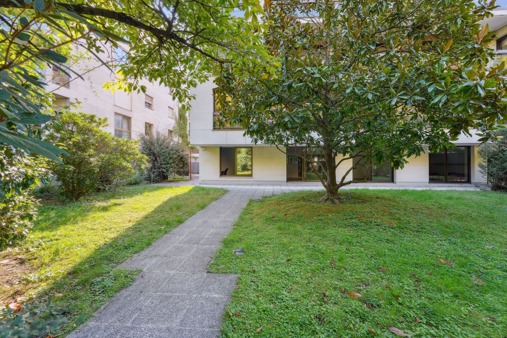 luxury apartment 6 Rooms for sale on NEUILLY SUR SEINE (92200)