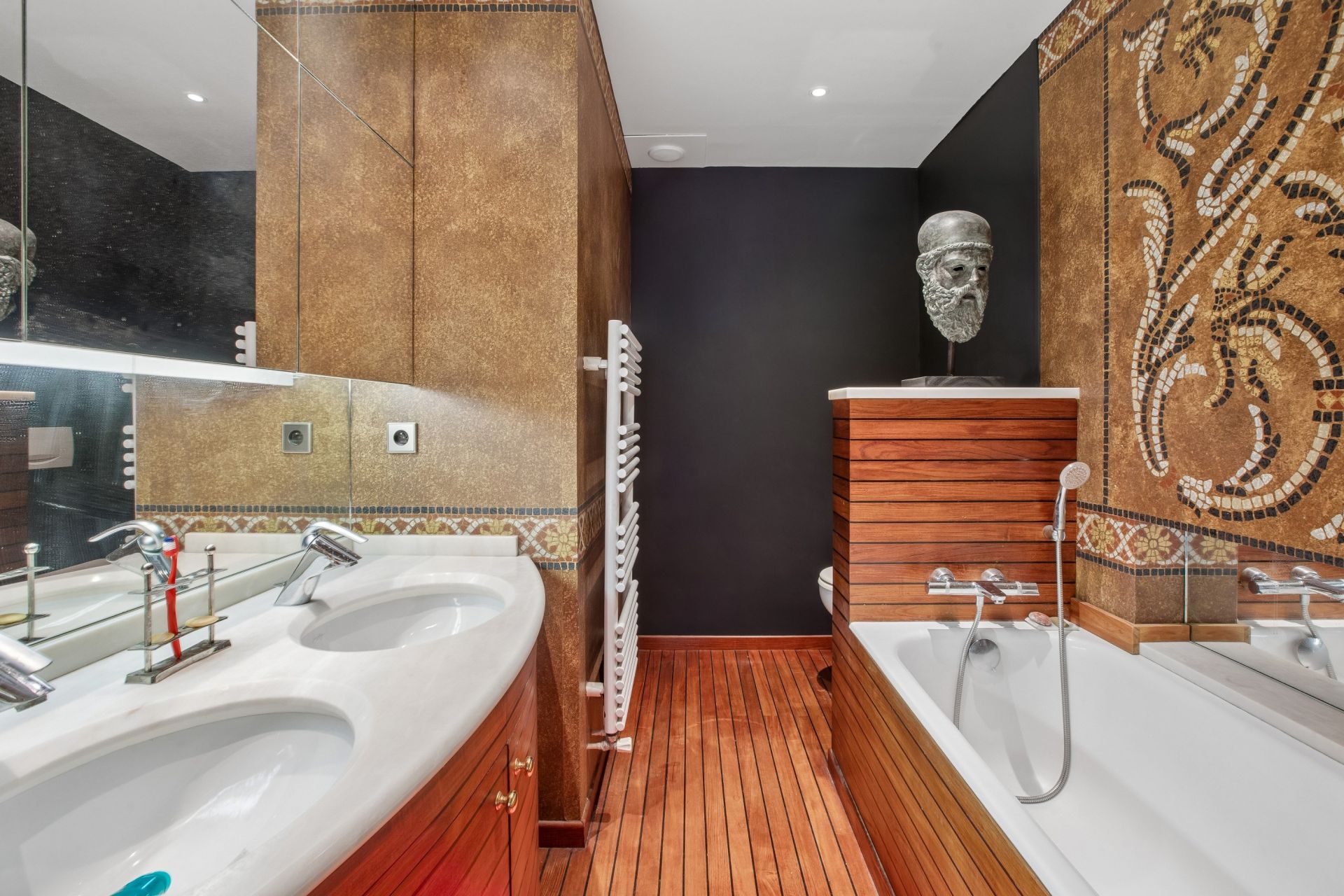luxury apartment 5 Rooms for sale on PARIS (75008)