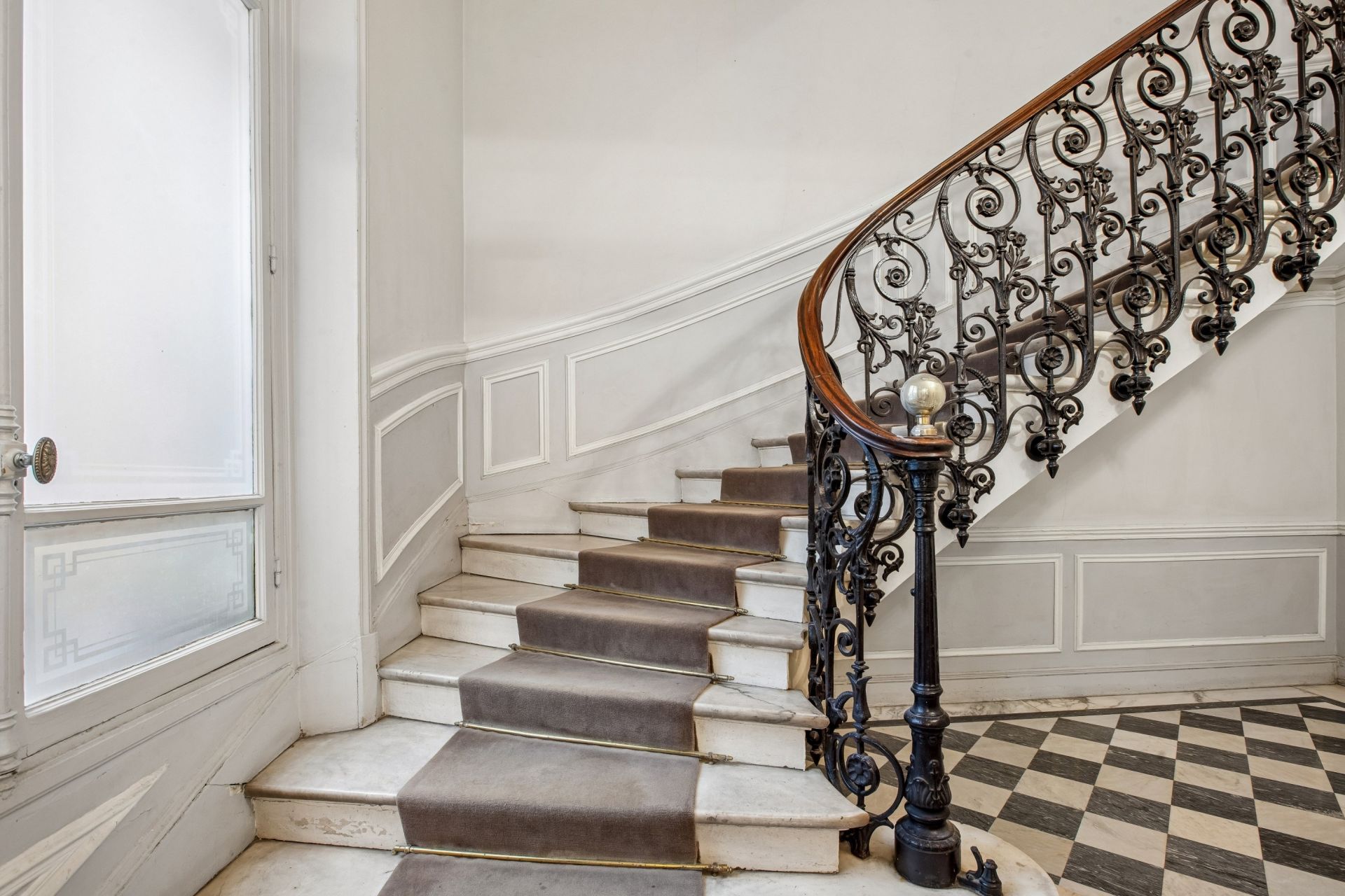luxury apartment 5 Rooms for sale on PARIS (75008)