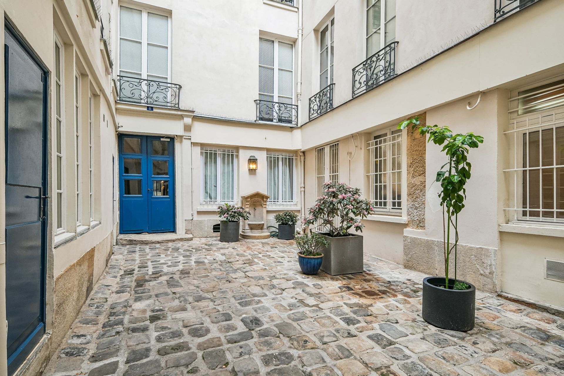 luxury apartment 1 room for sale on PARIS (75003)