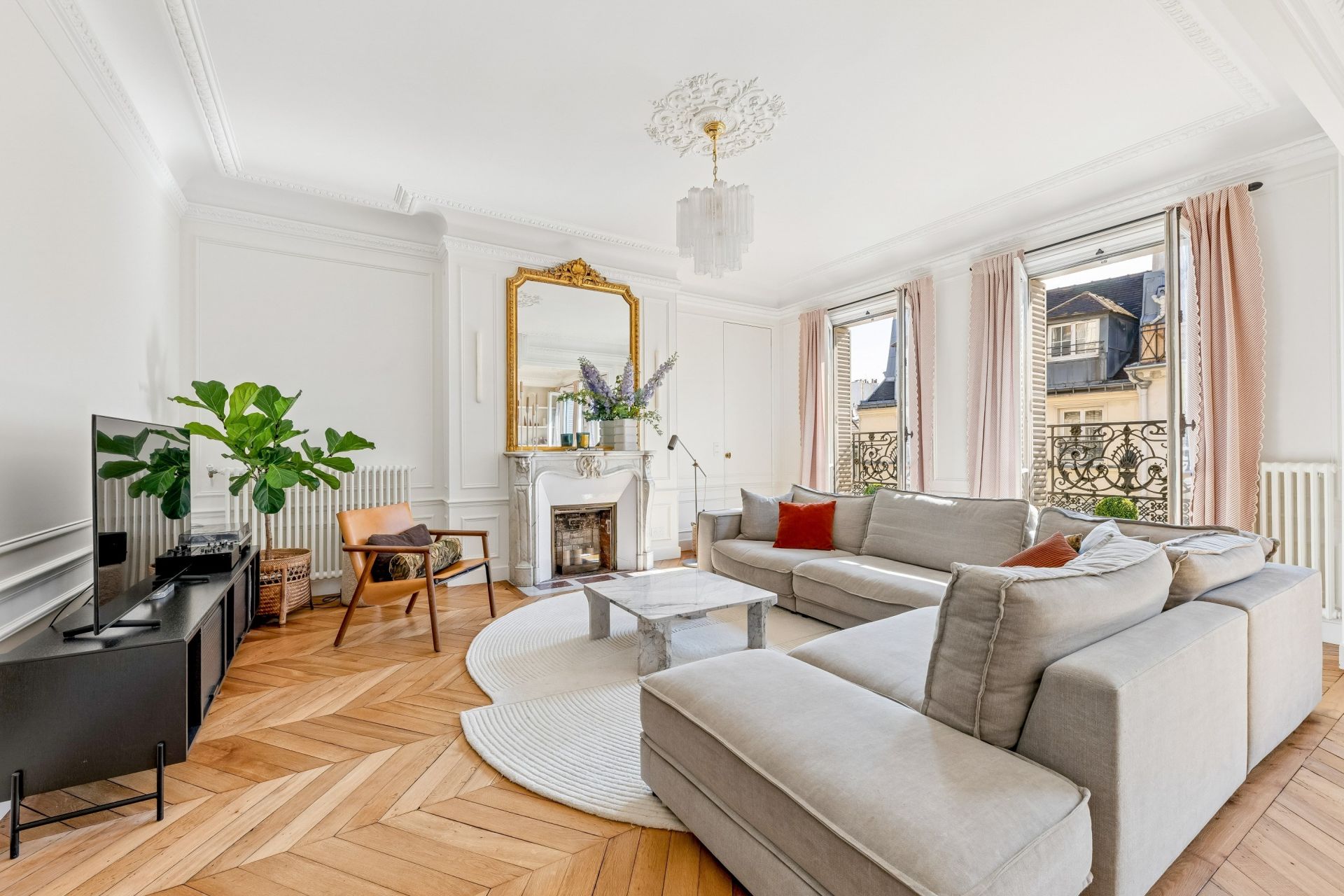 luxury apartment 5 Rooms for sale on PARIS (75003)