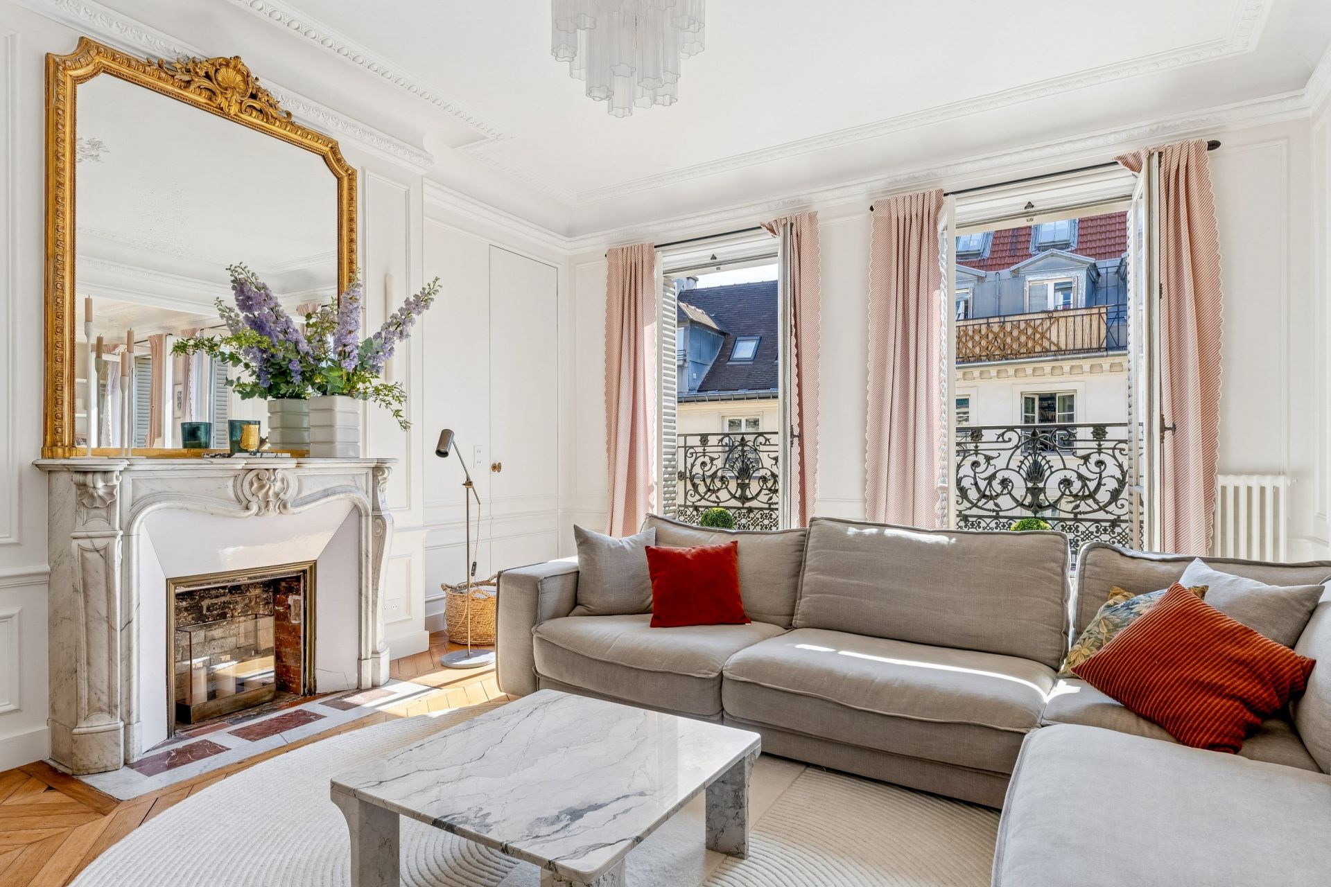 luxury apartment 5 Rooms for sale on PARIS (75003)