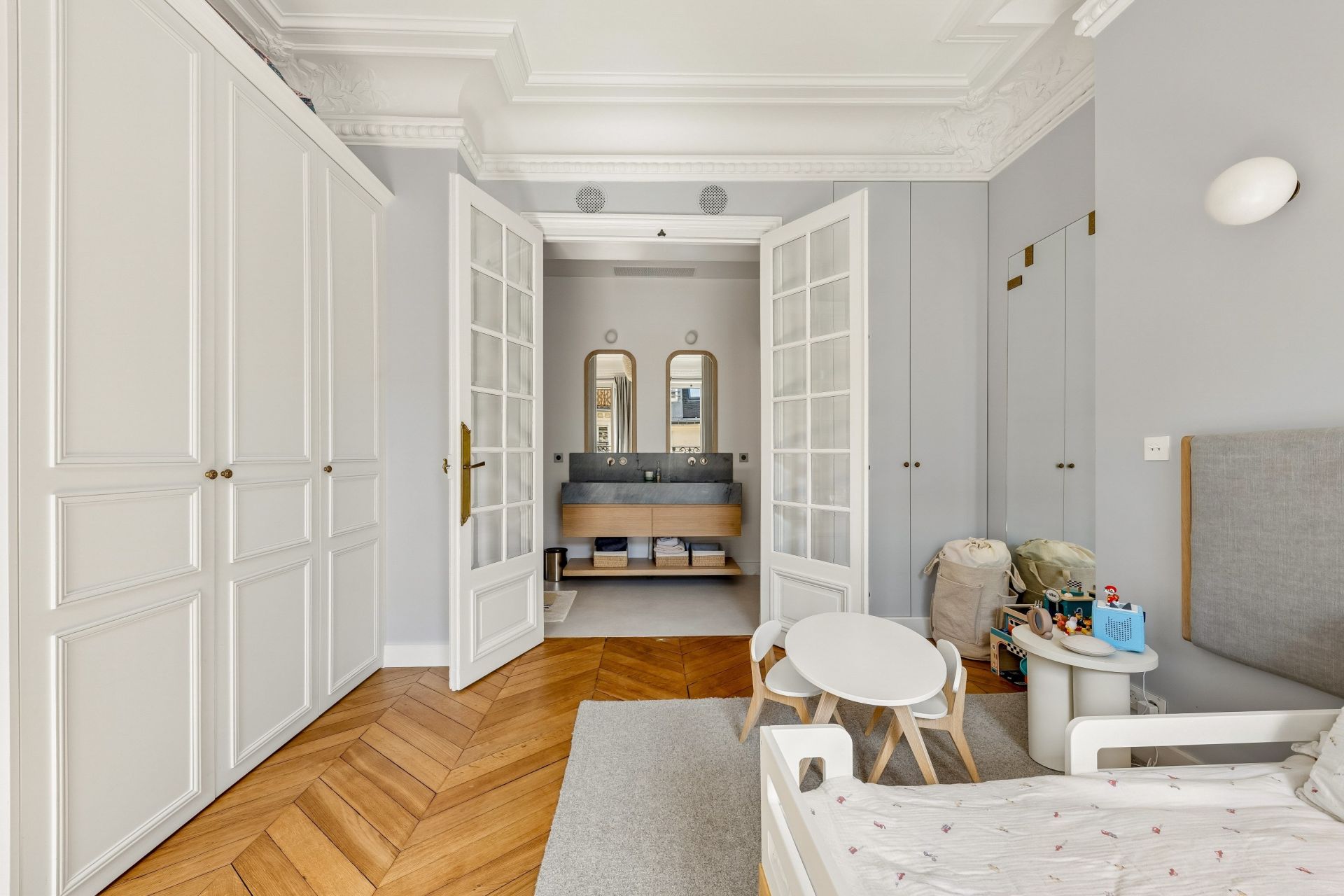 luxury apartment 5 Rooms for sale on PARIS (75003)