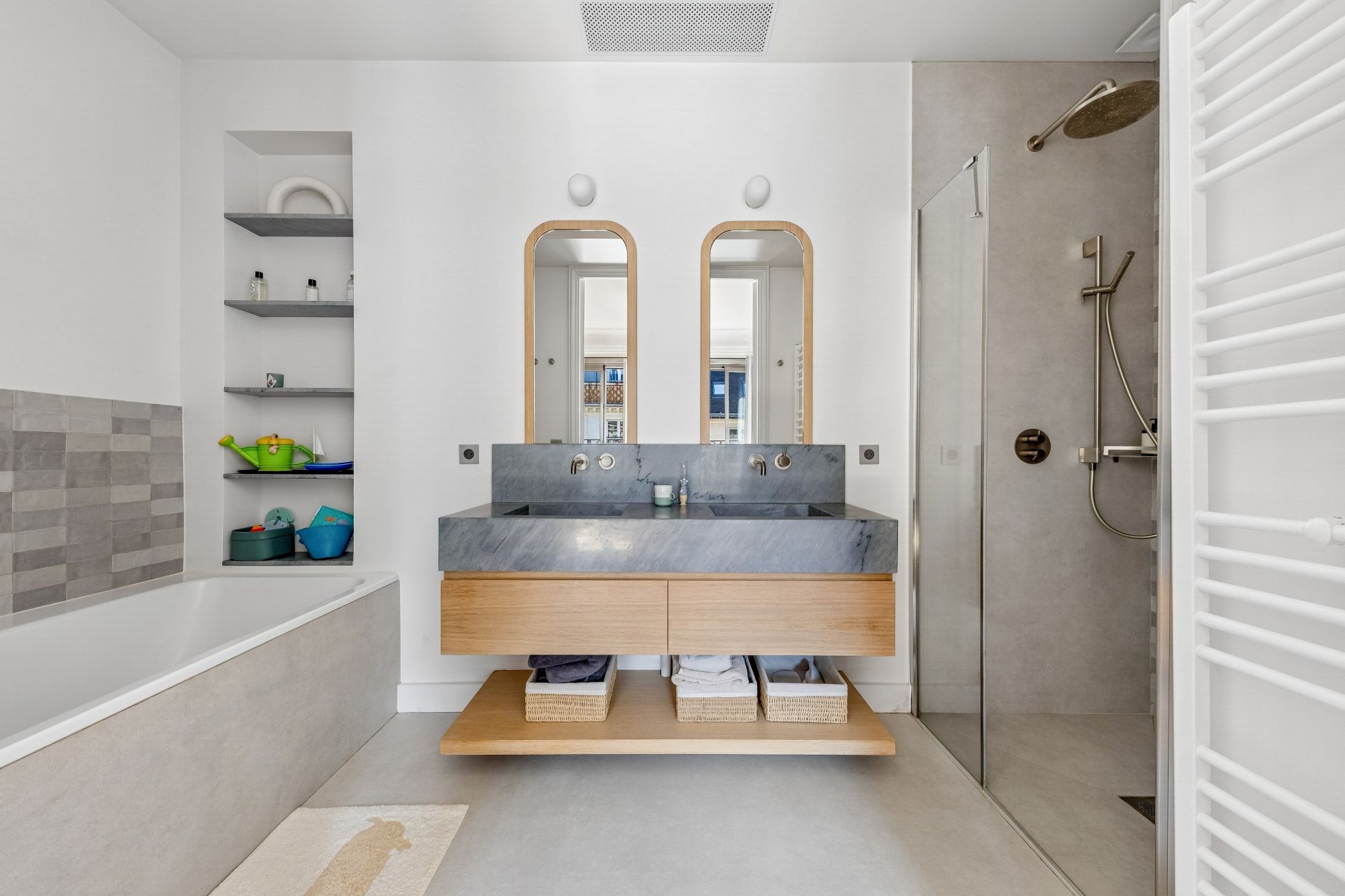 luxury apartment 5 Rooms for sale on PARIS (75003)