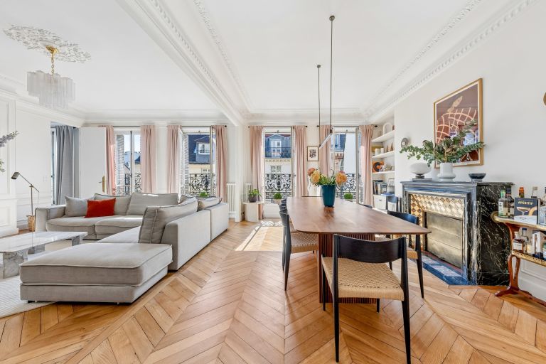 luxury apartment 5 Rooms for sale on PARIS (75003)