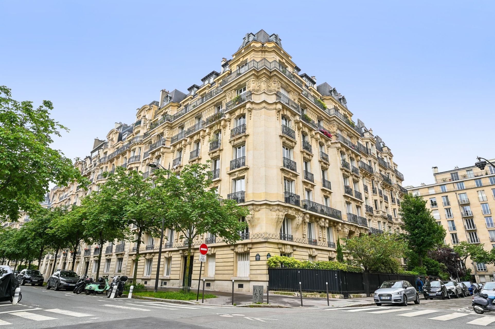 luxury apartment 6 Rooms for sale on PARIS (75007)
