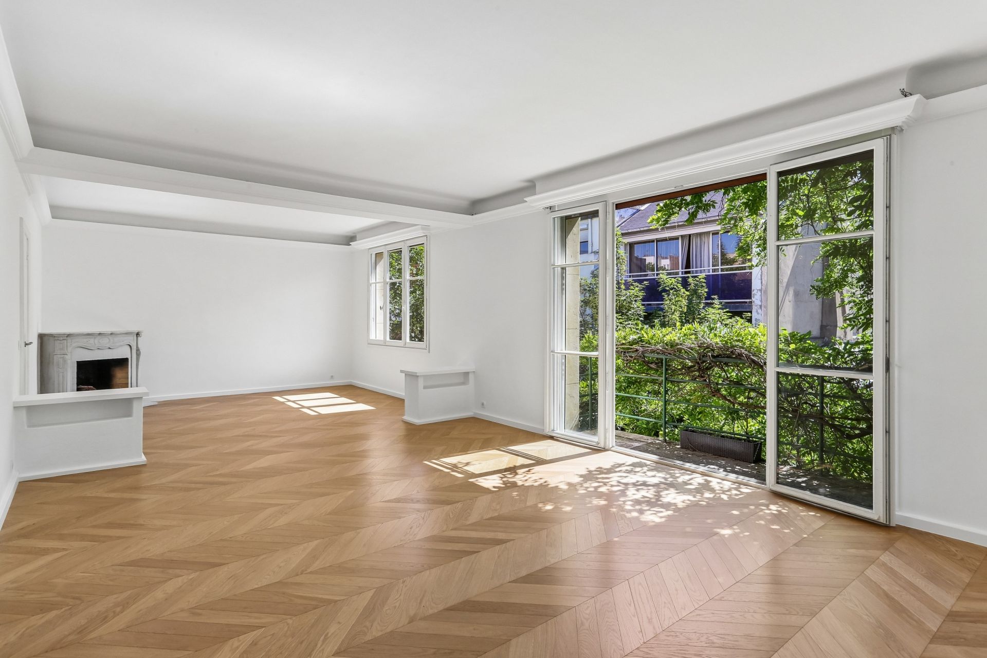 luxury apartment 5 Rooms for sale on PARIS (75016)
