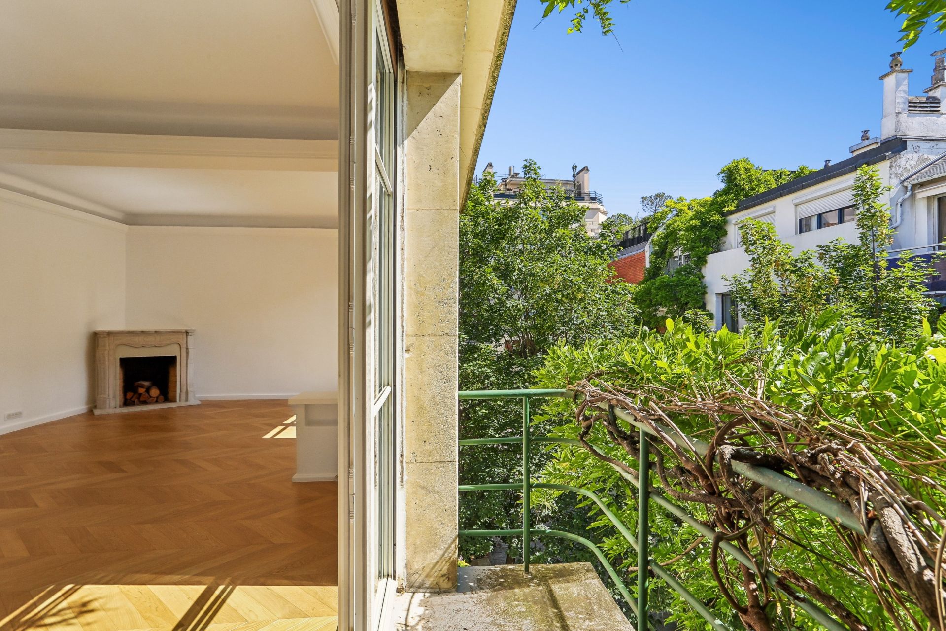 luxury apartment 5 Rooms for sale on PARIS (75016)