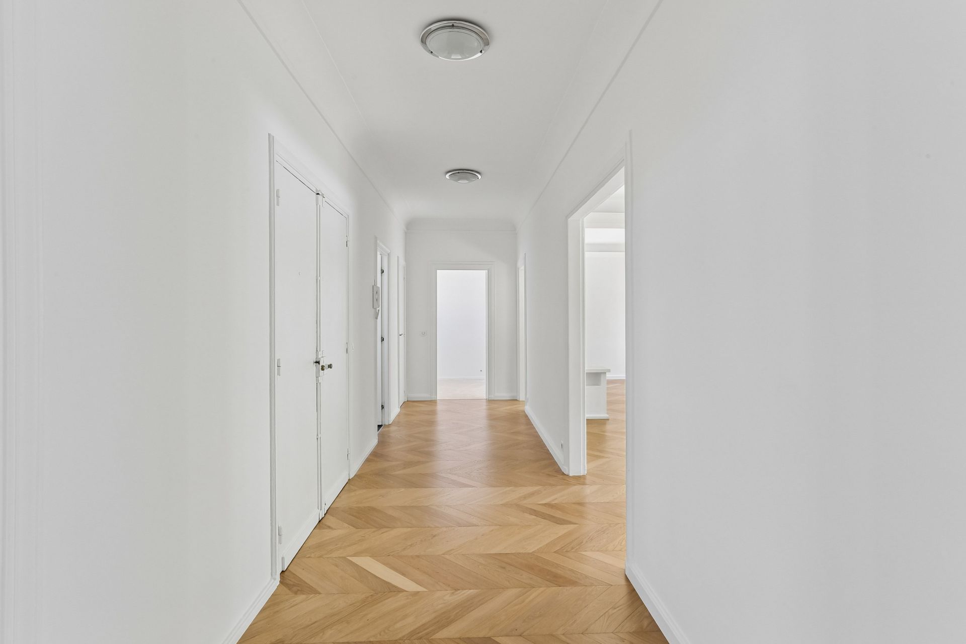 luxury apartment 5 Rooms for sale on PARIS (75016)