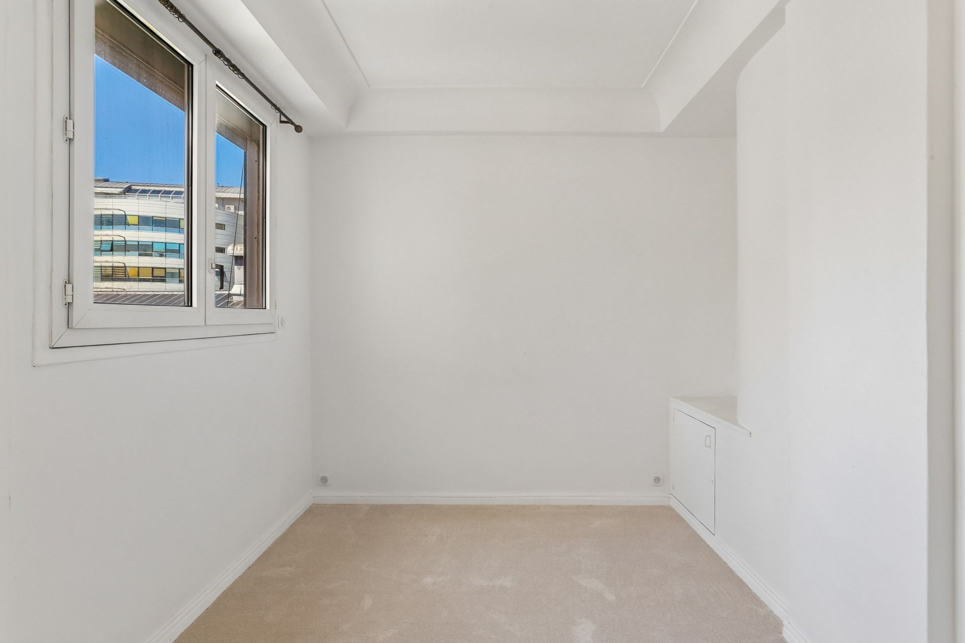 luxury apartment 5 Rooms for sale on PARIS (75016)