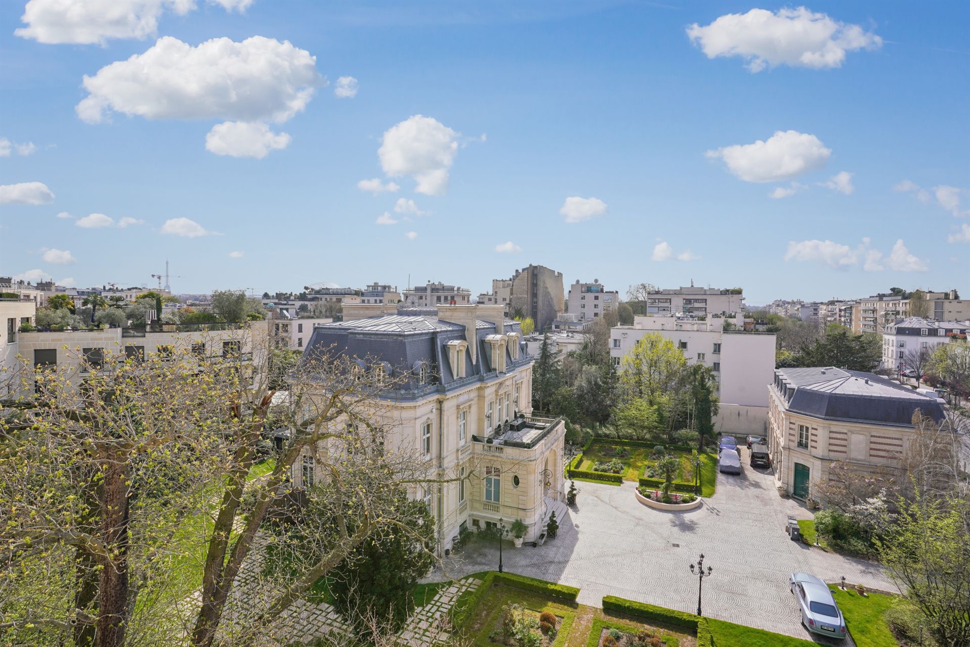 luxury apartment 7 Rooms for sale on NEUILLY SUR SEINE (92200)