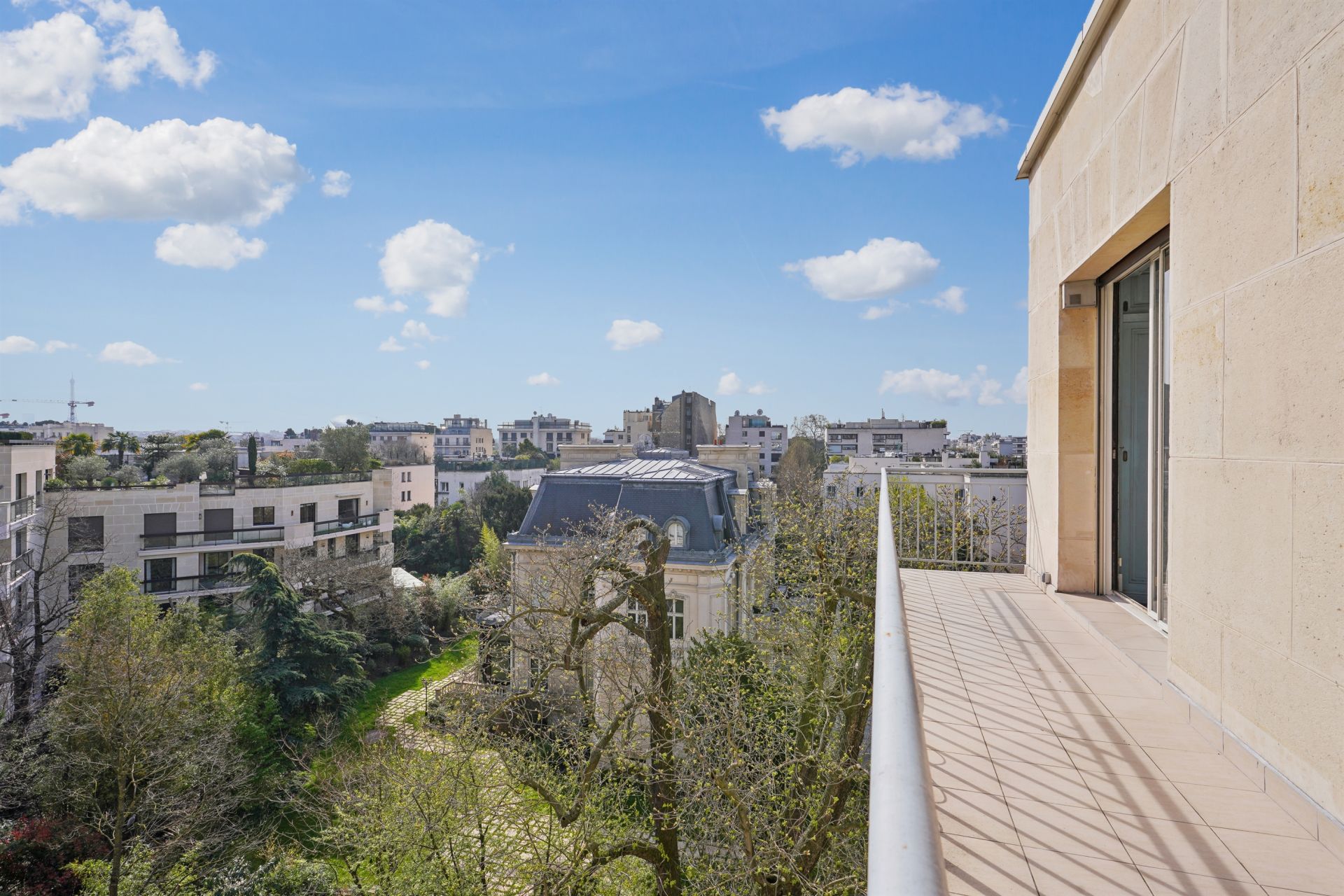 luxury apartment 7 Rooms for sale on NEUILLY SUR SEINE (92200)
