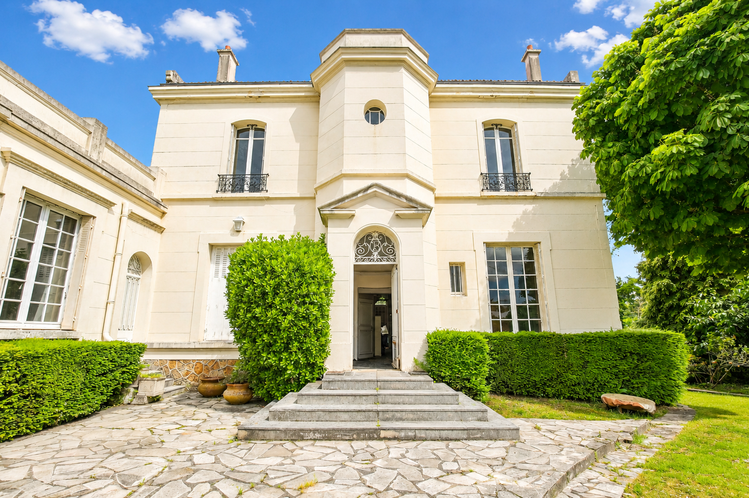 mansion (hôtel particulier) 10 Rooms for sale on LA CELLE ST CLOUD (78170)