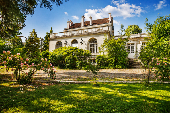 Vente Hôtel particulier La Celle-Saint-Cloud 10&nbsp;Pièces 545&nbsp;m²