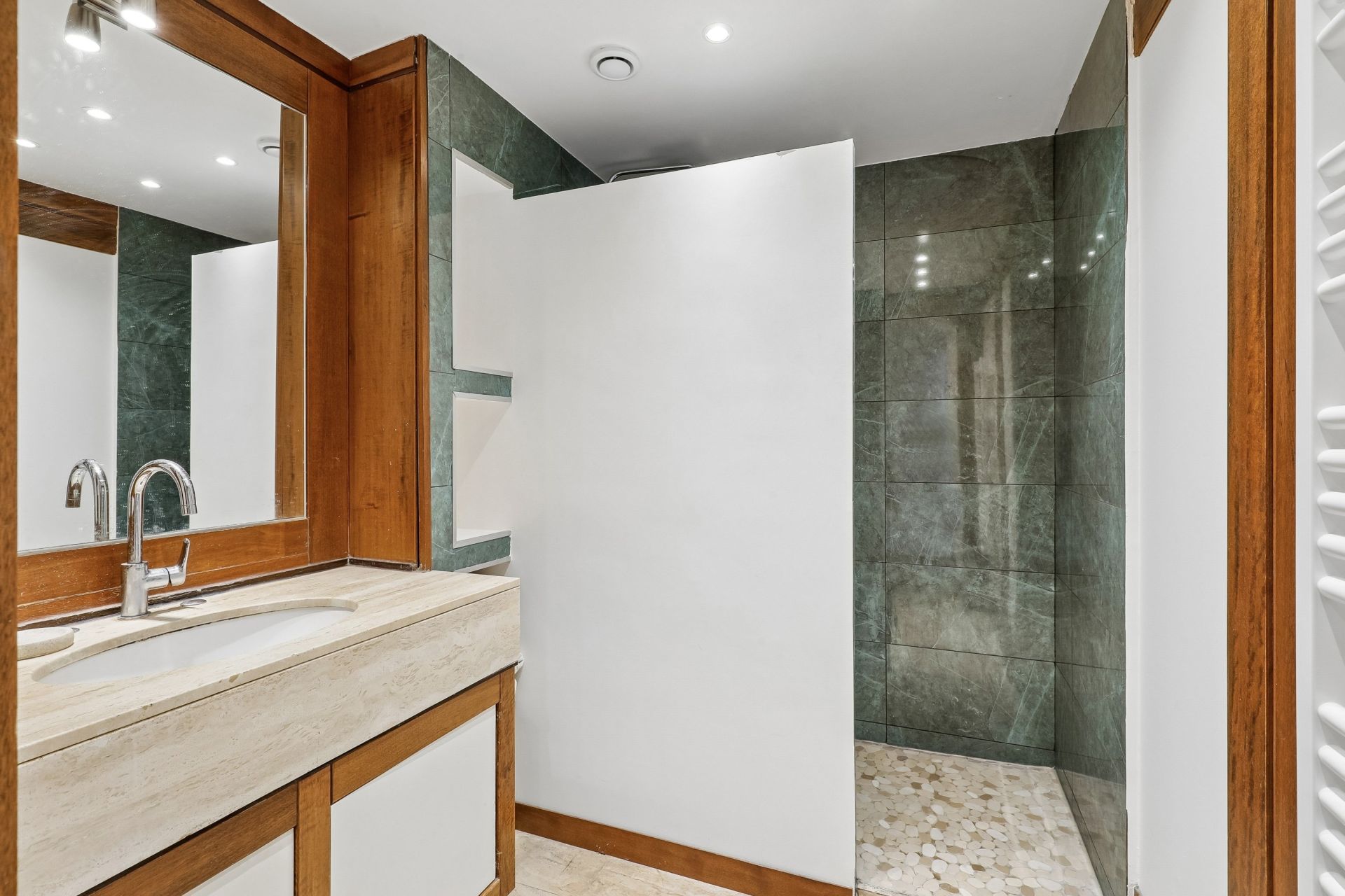 luxury apartment 1 room for sale on PARIS (75003)