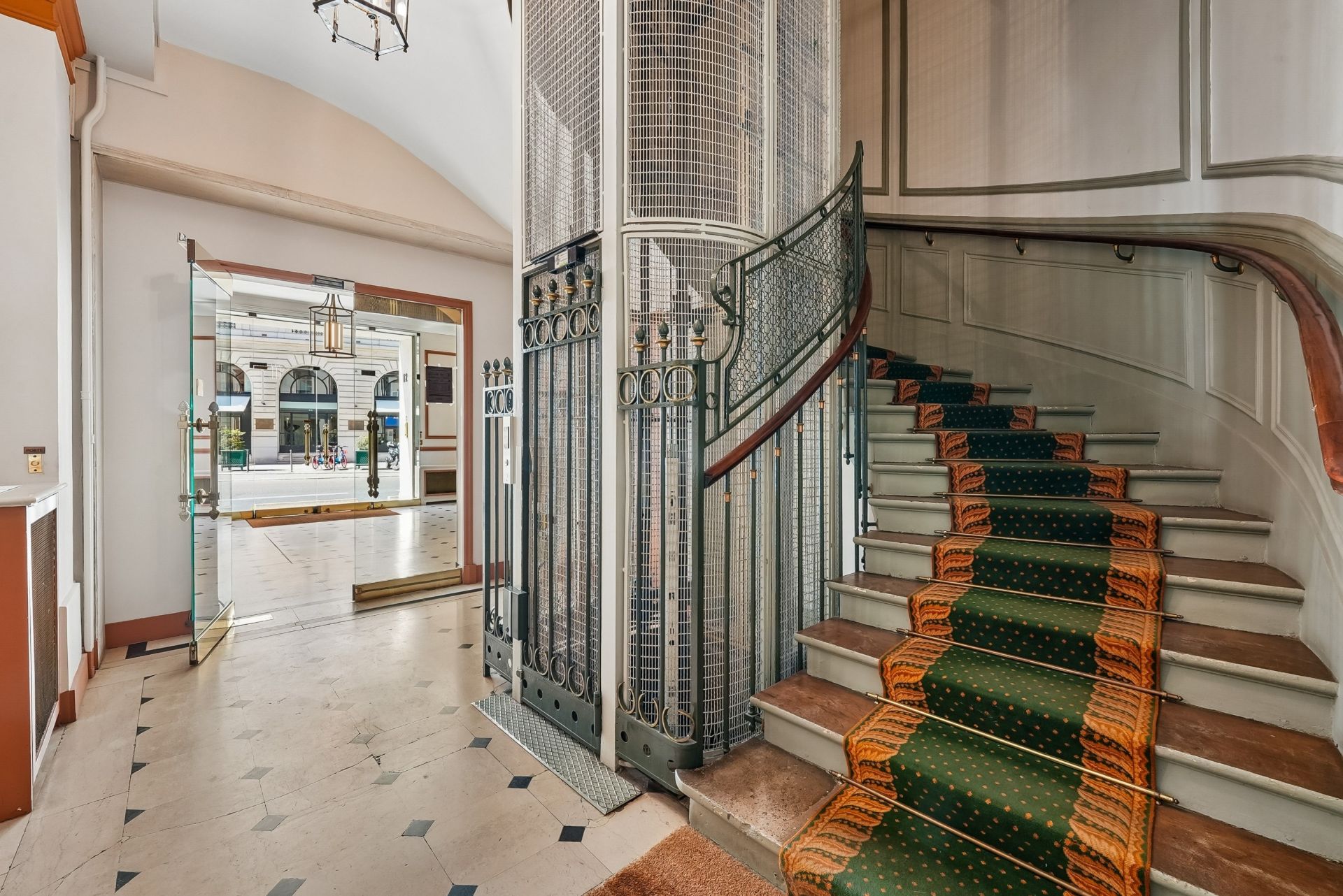 luxury apartment 3 Rooms for sale on PARIS (75008)