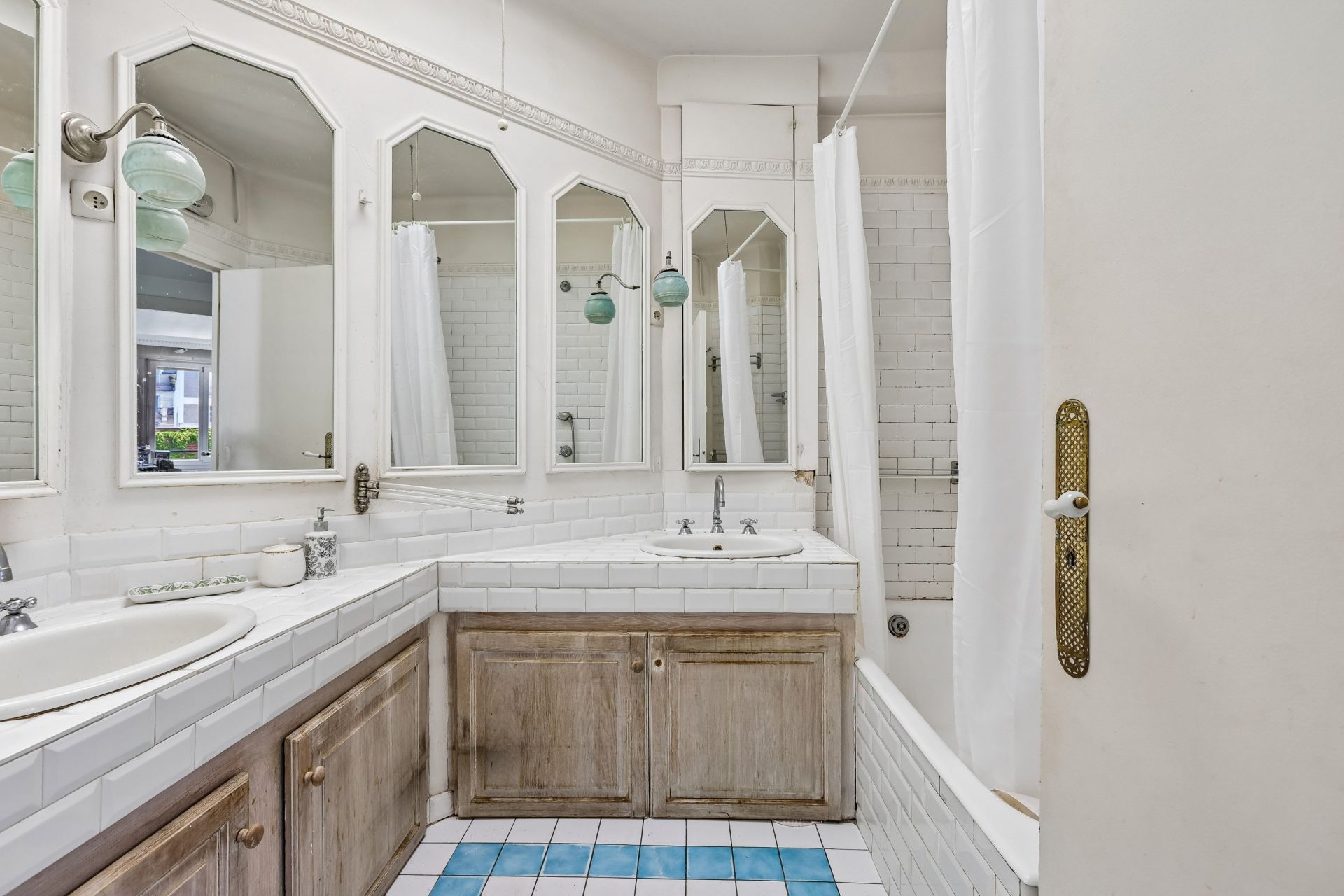 luxury apartment 5 Rooms for sale on NEUILLY SUR SEINE (92200)