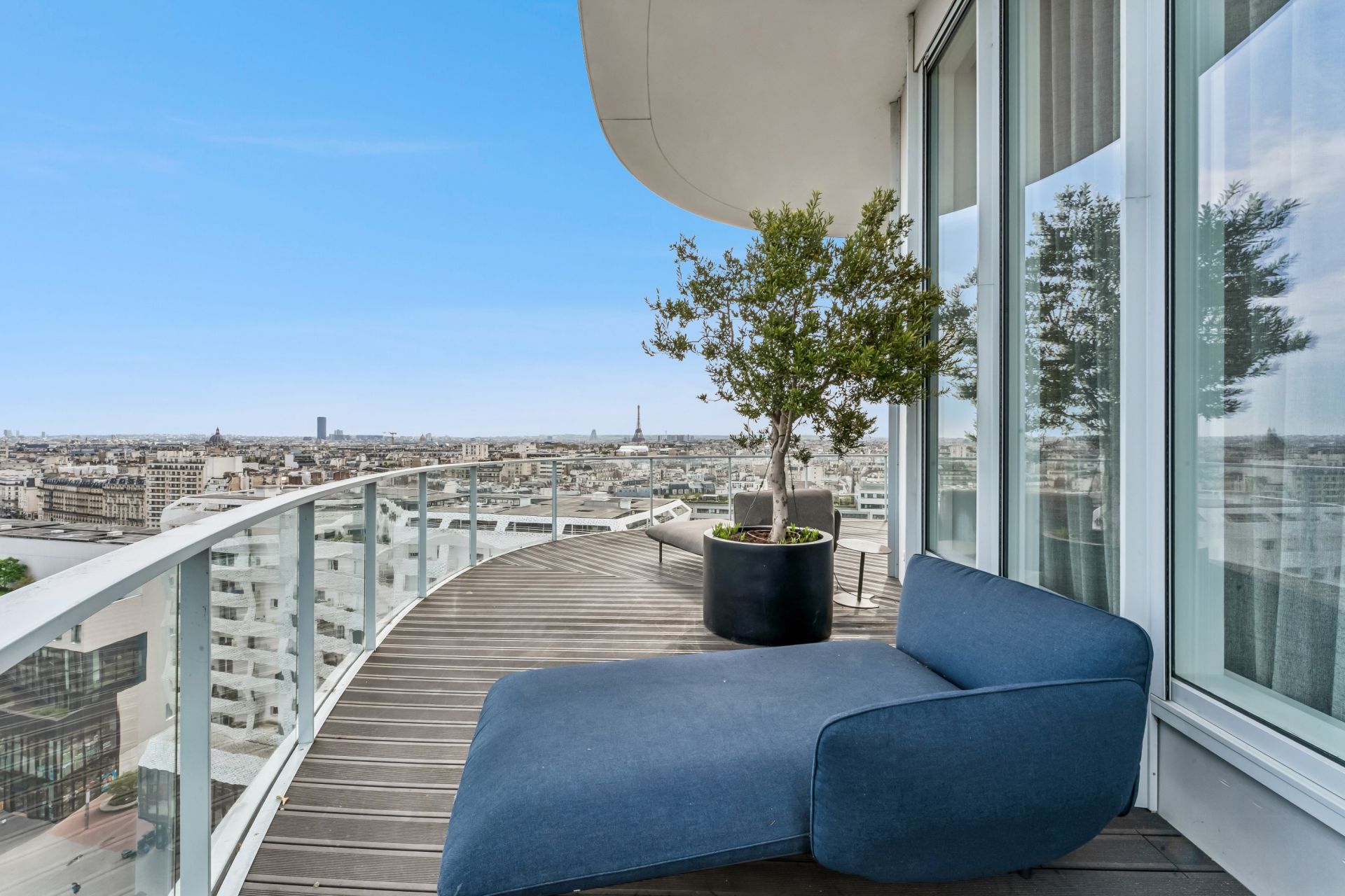 luxury apartment 8 Rooms for sale on PARIS (75017)