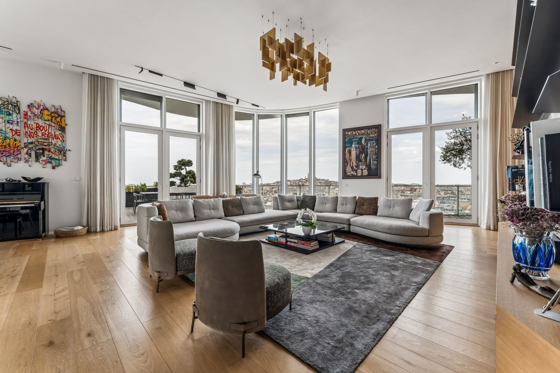 luxury apartment 8 Rooms for sale on PARIS (75017)
