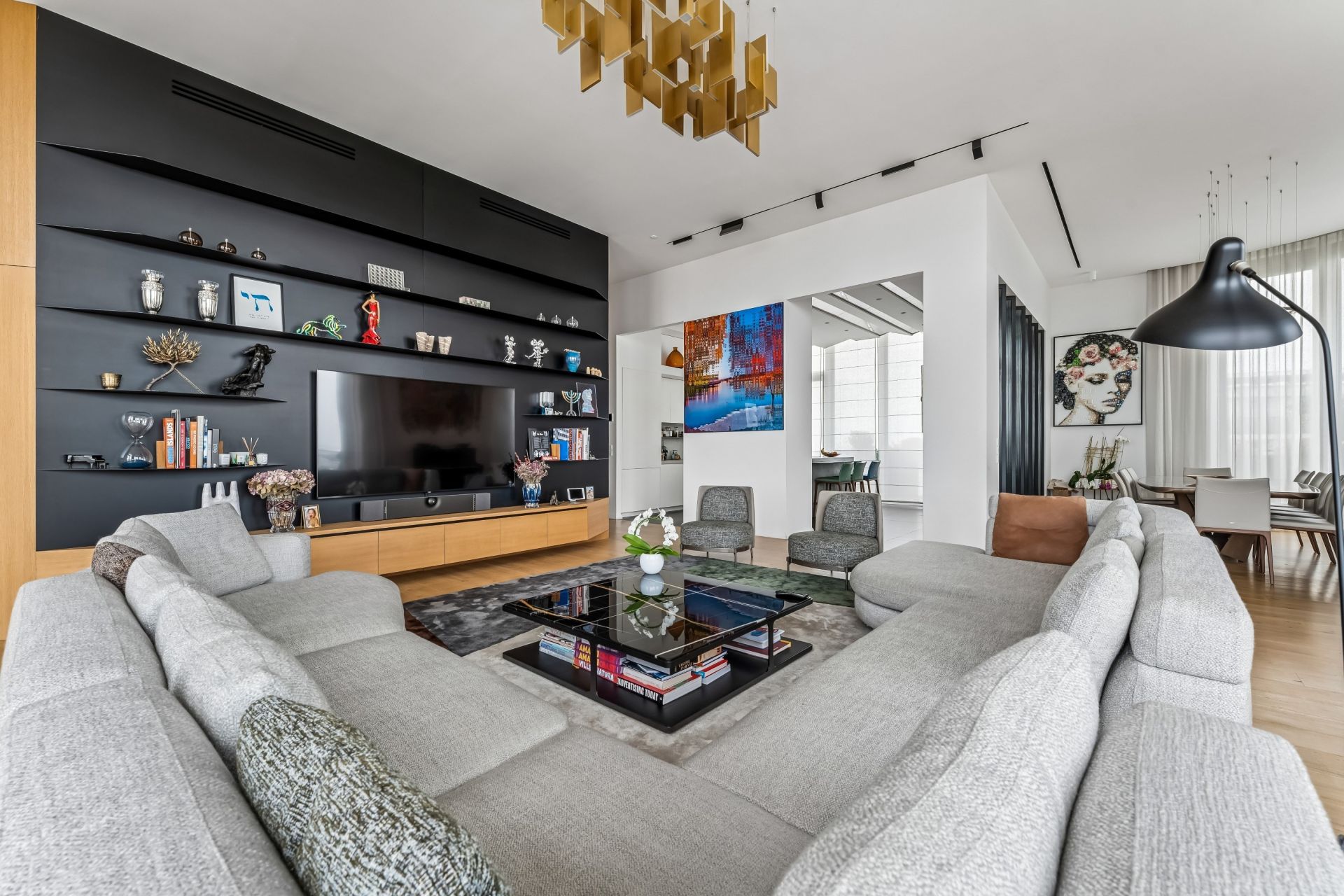 luxury apartment 8 Rooms for sale on PARIS (75017)