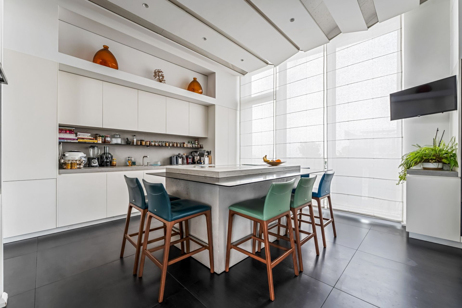 luxury apartment 8 Rooms for sale on PARIS (75017)