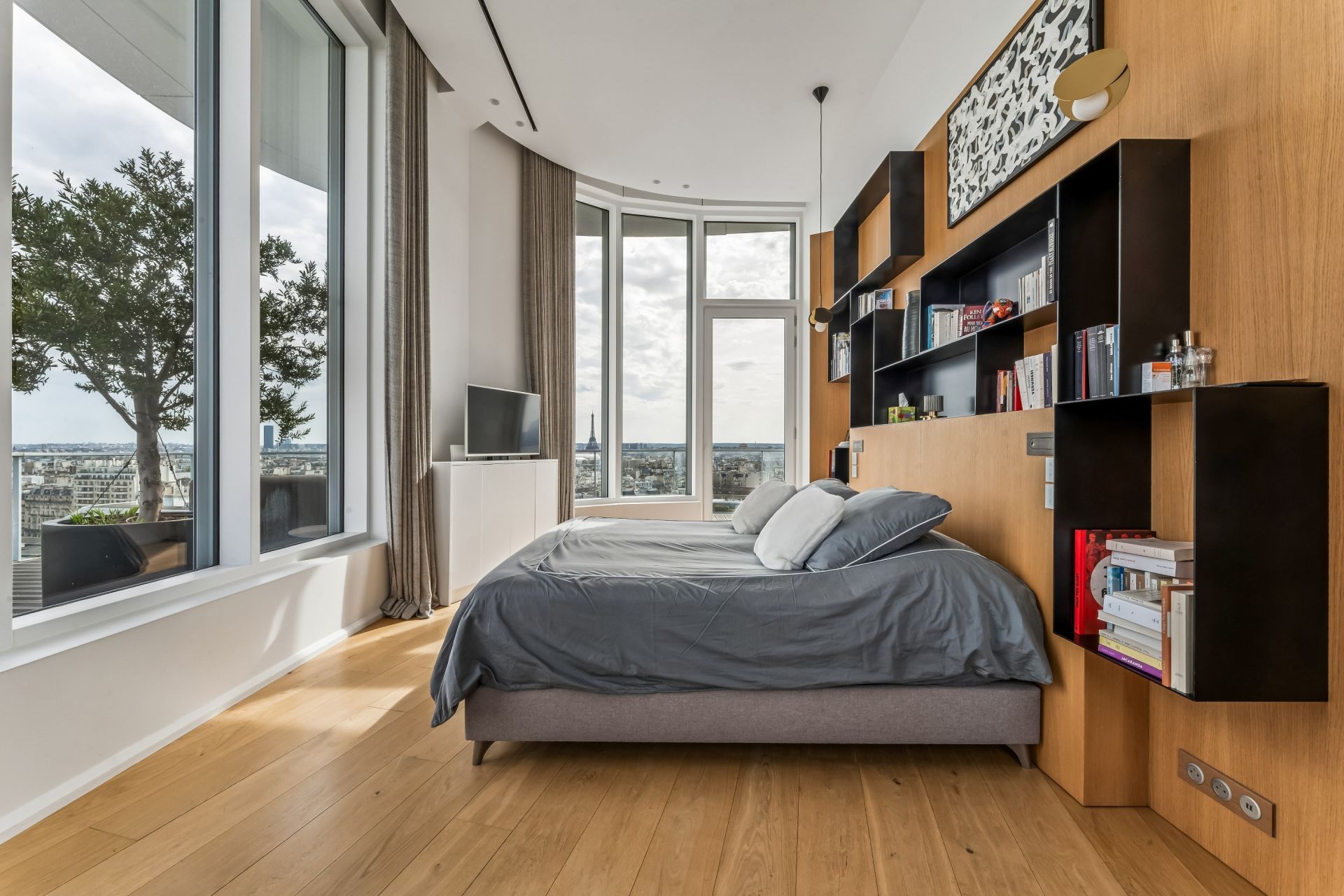 luxury apartment 8 Rooms for sale on PARIS (75017)