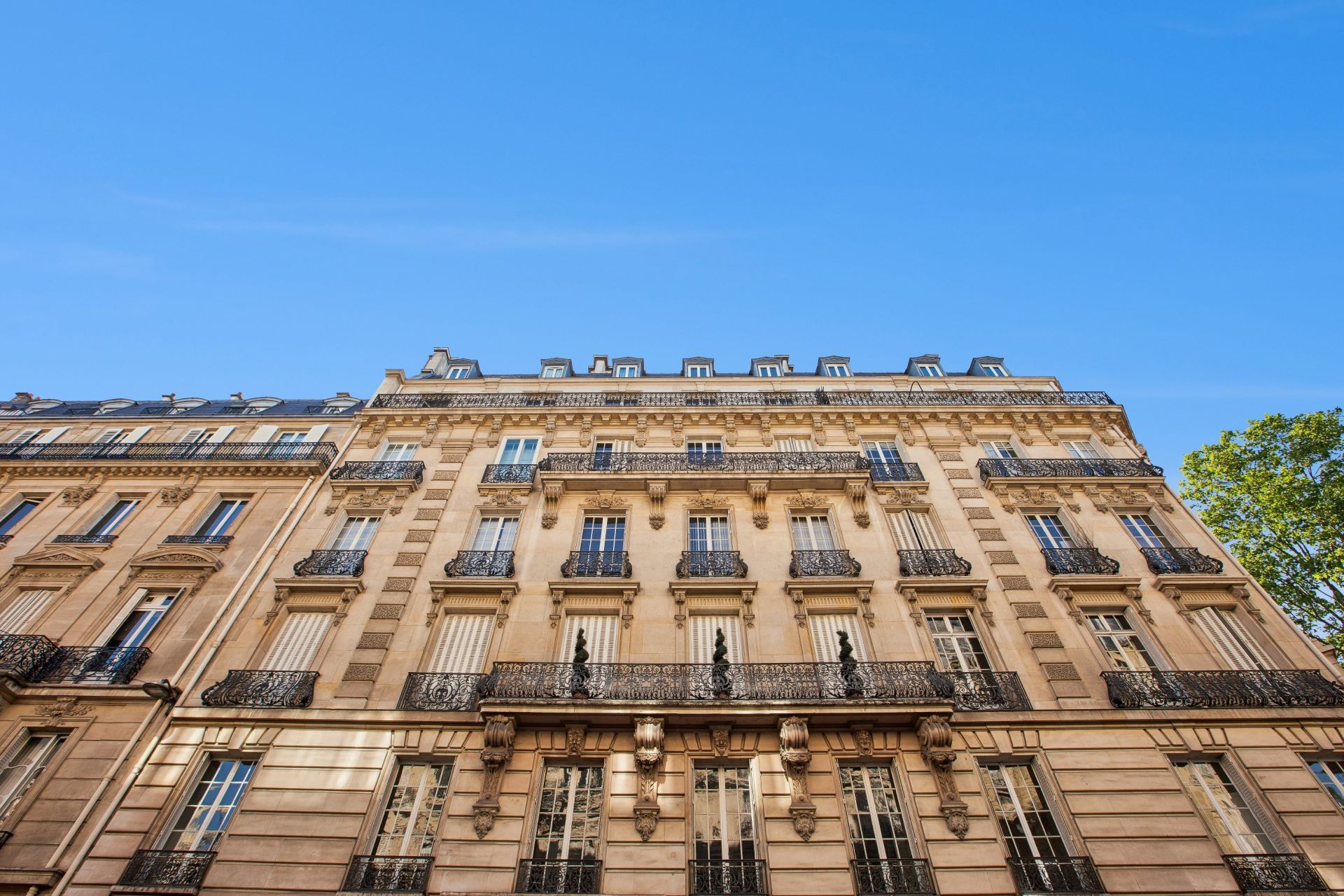 luxury apartment 8 Rooms for sale on PARIS (75008)