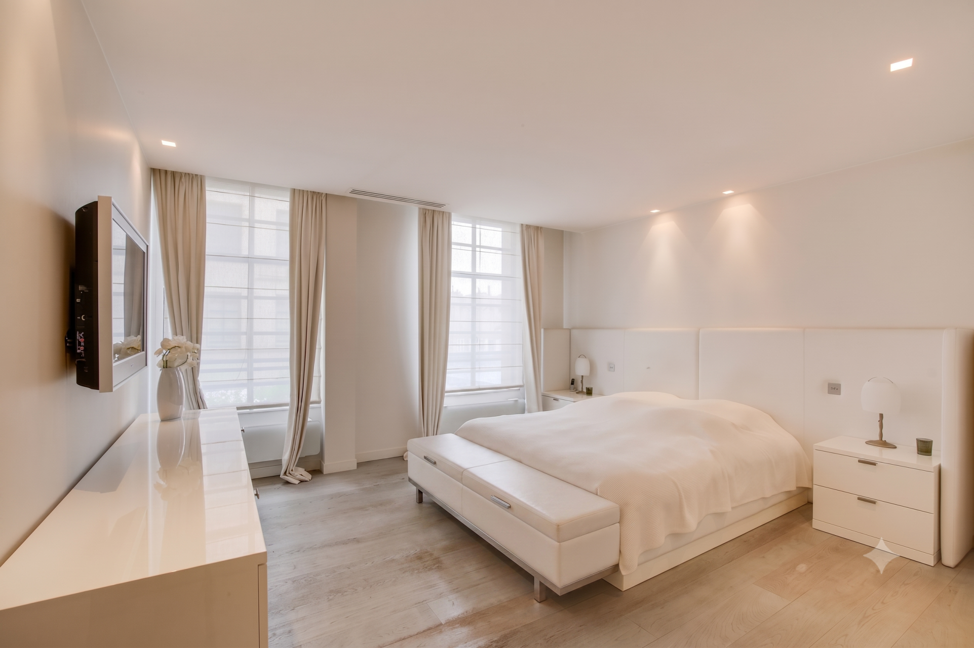 luxury apartment 4 Rooms for sale on PARIS (75008)