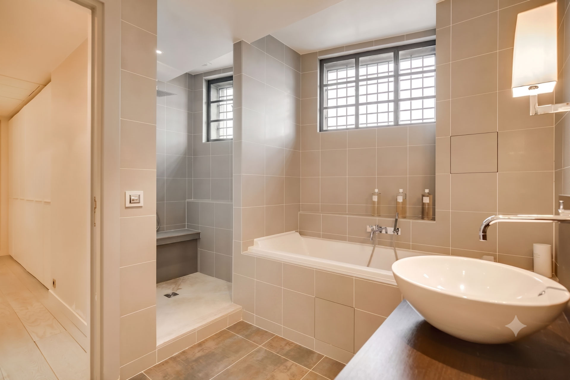 luxury apartment 4 Rooms for sale on PARIS (75008)