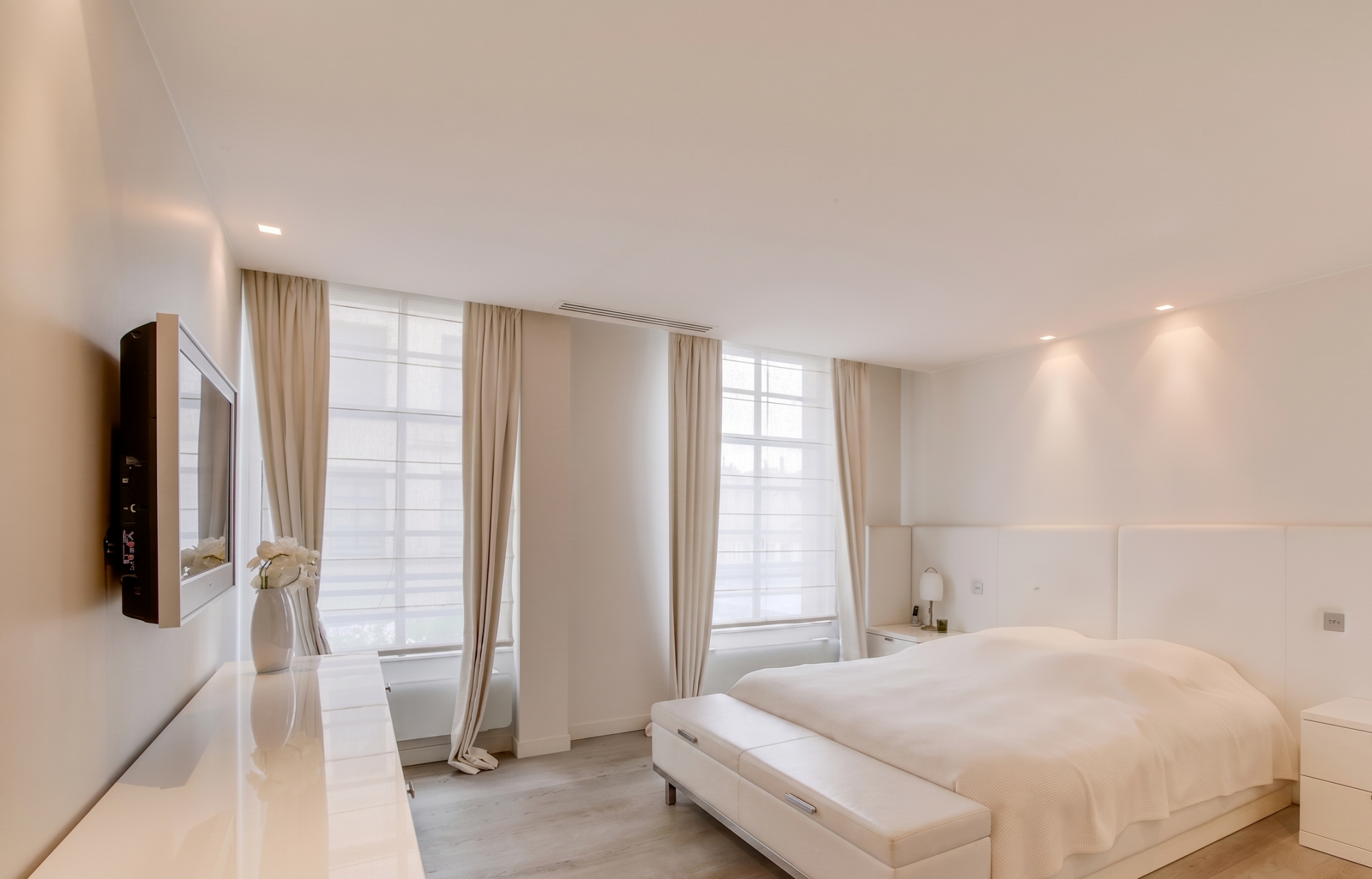 luxury apartment 4 Rooms for sale on PARIS (75008)