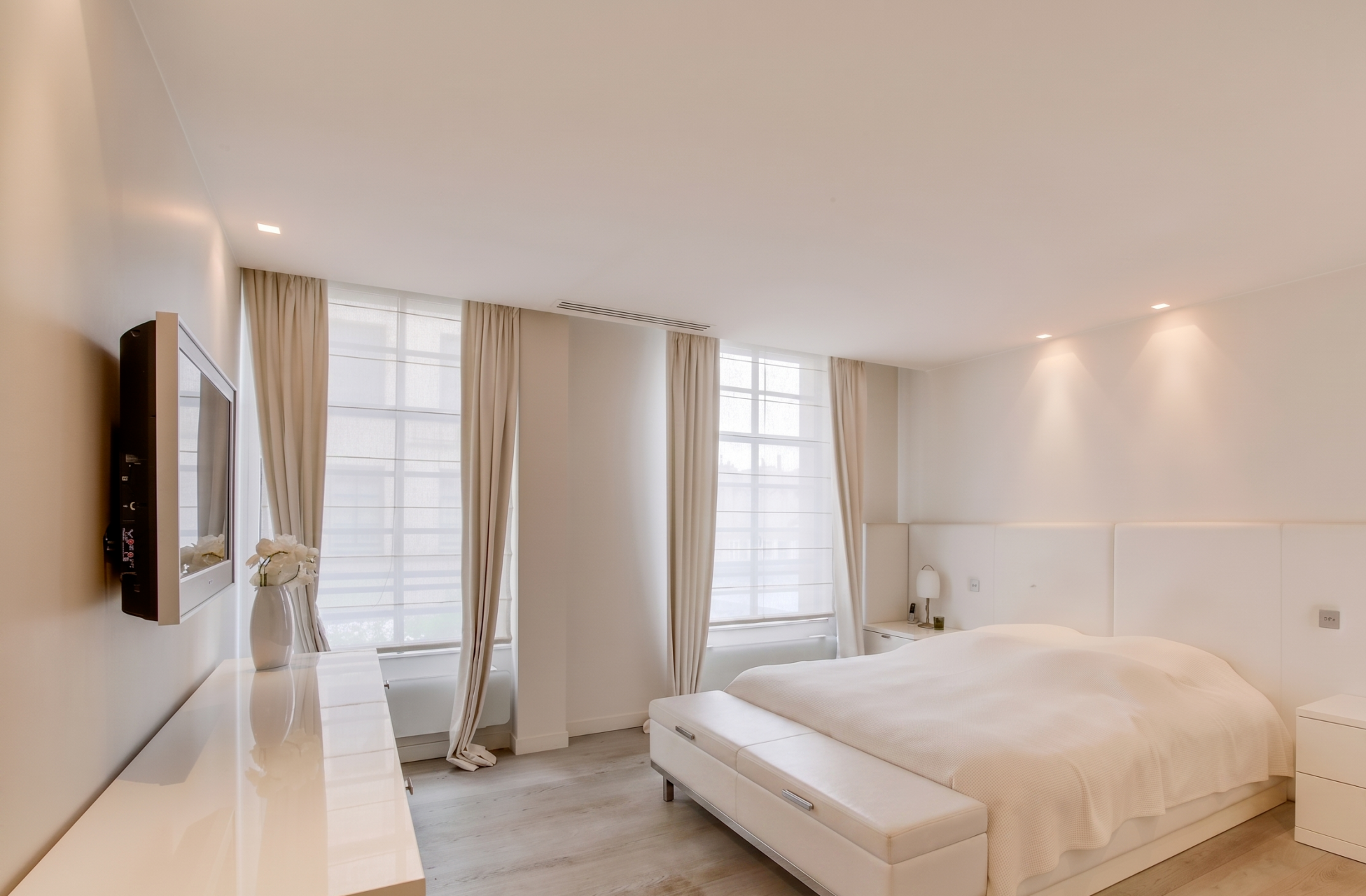 luxury apartment 4 Rooms for sale on PARIS (75008)