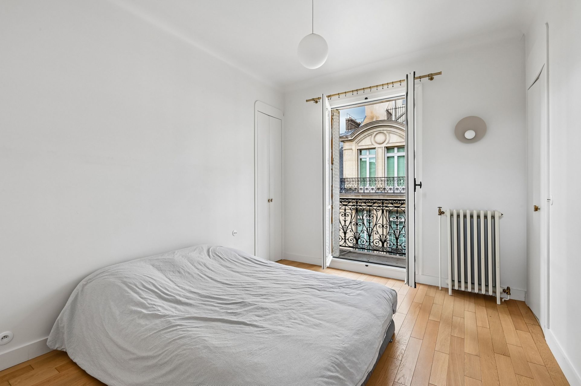 luxury apartment 5 Rooms for sale on PARIS (75016)