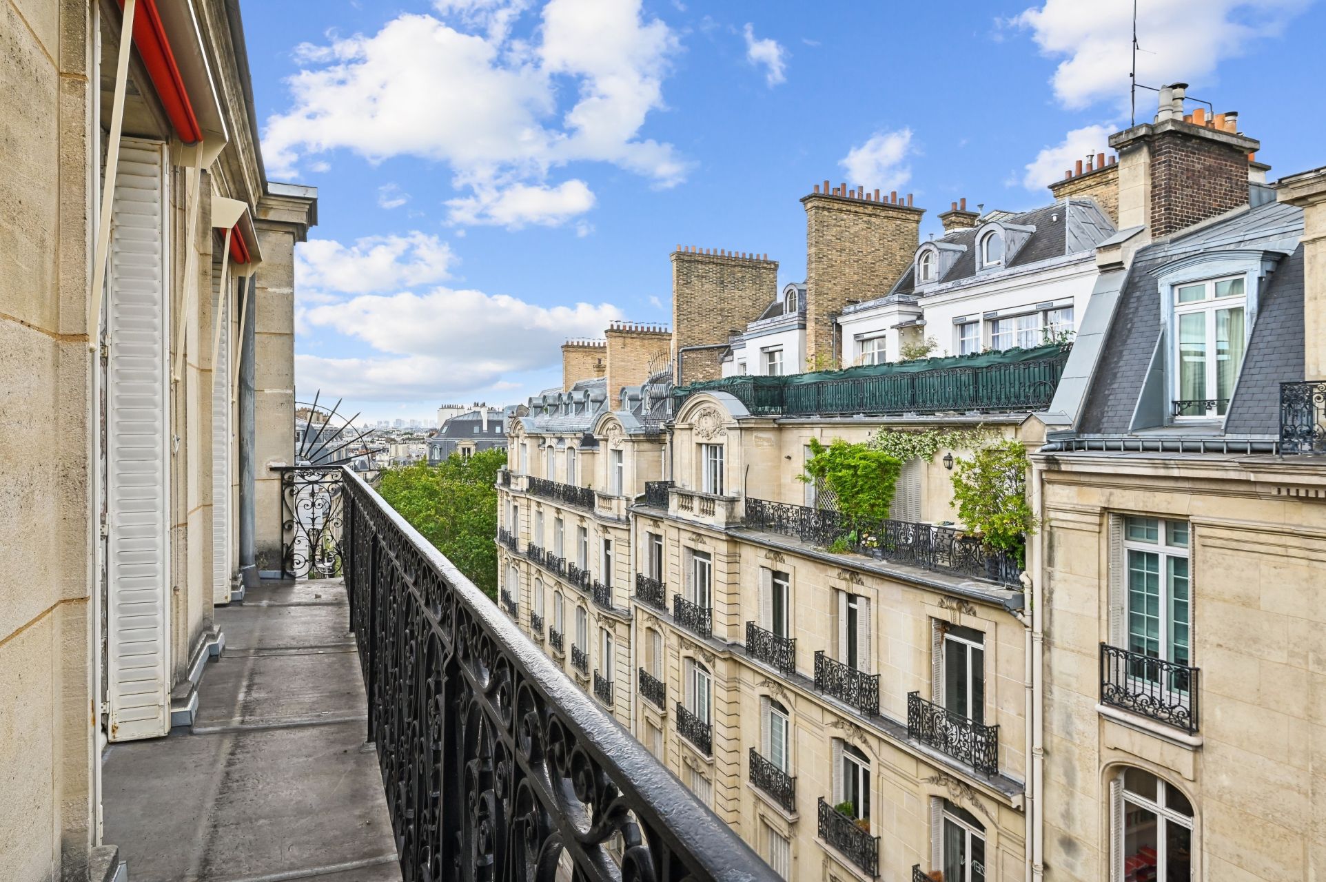 luxury apartment 5 Rooms for sale on PARIS (75016)