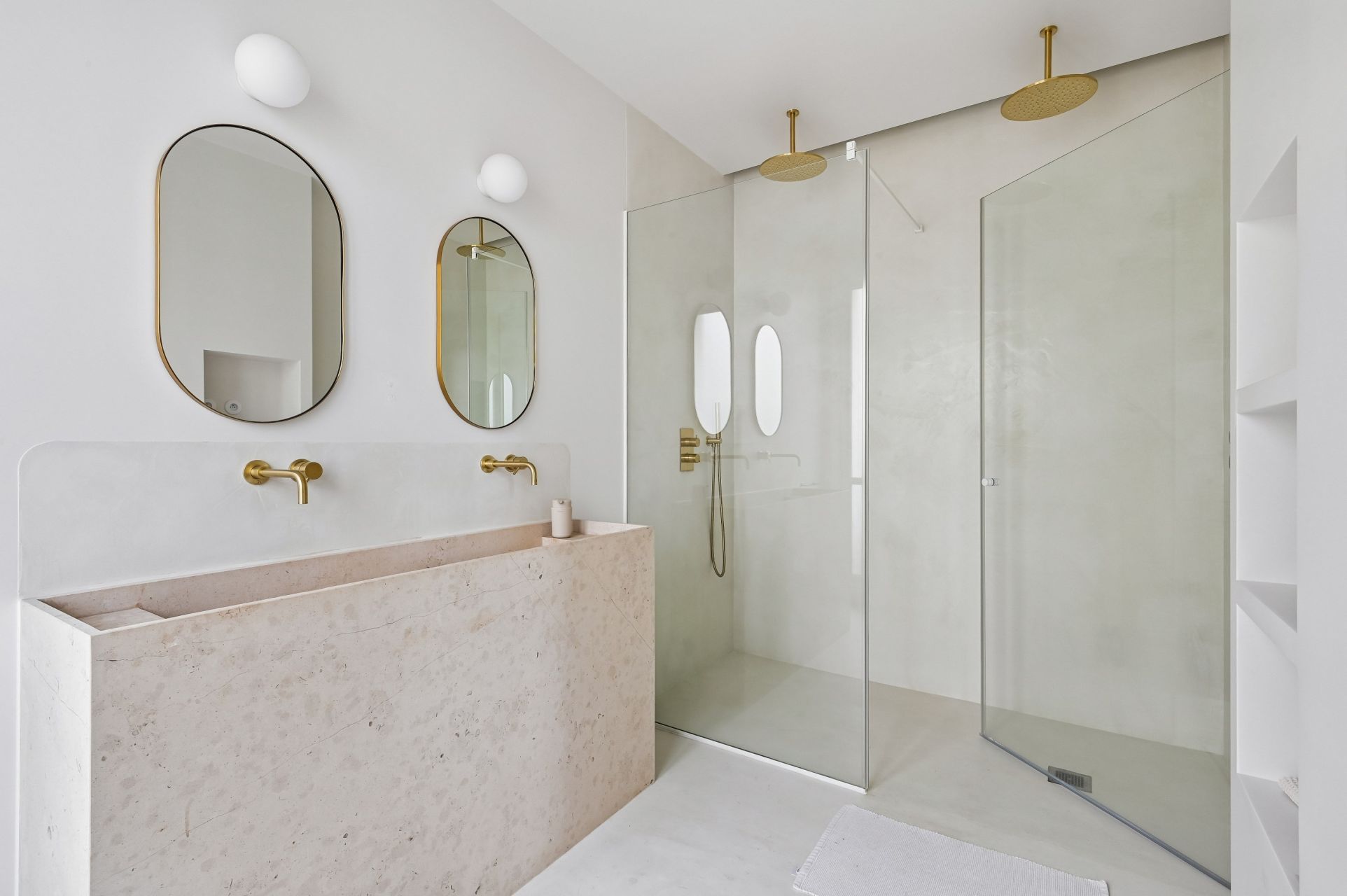 luxury apartment 5 Rooms for sale on PARIS (75016)