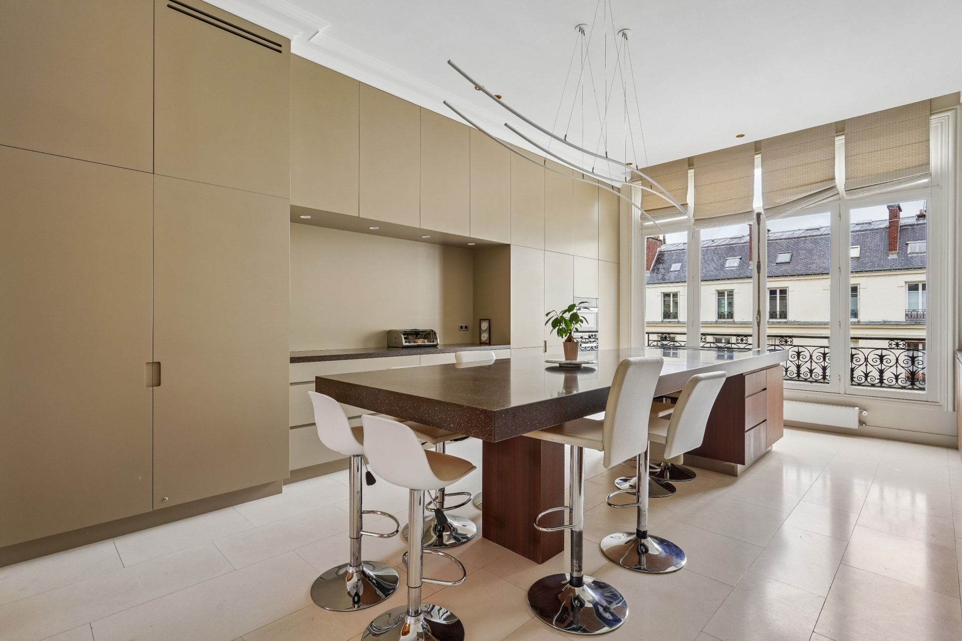 luxury apartment 9 Rooms for sale on NEUILLY SUR SEINE (92200)